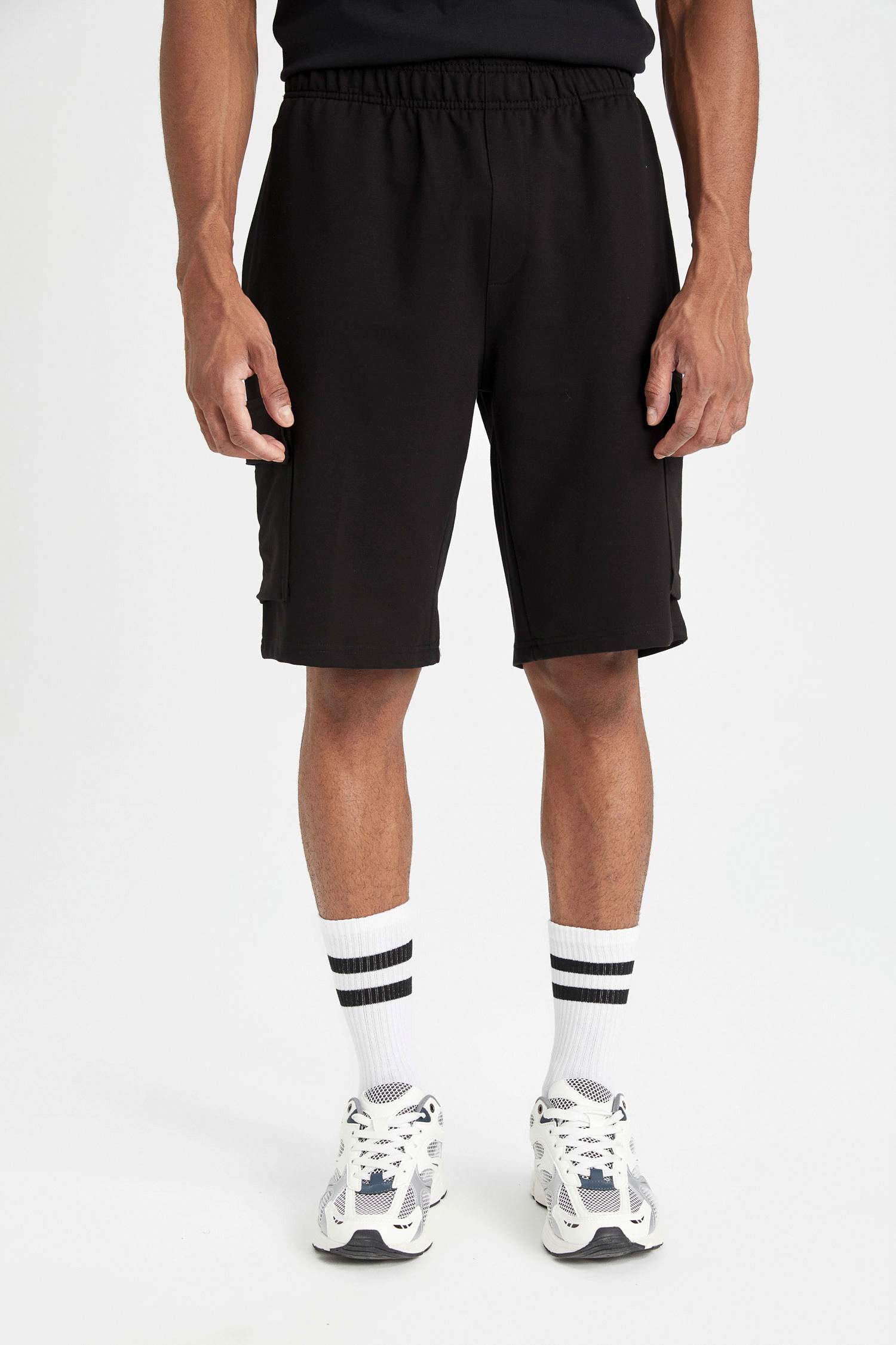 Standart Fit Kısa Paça Şort