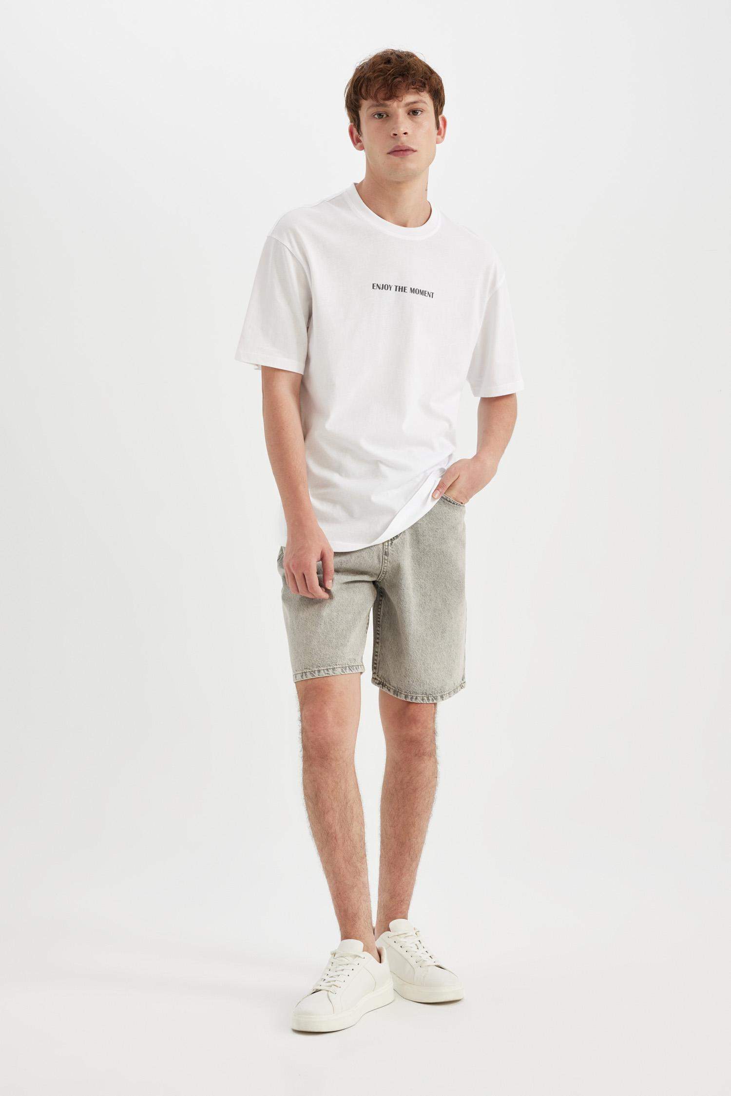 Straight Fit Bermuda