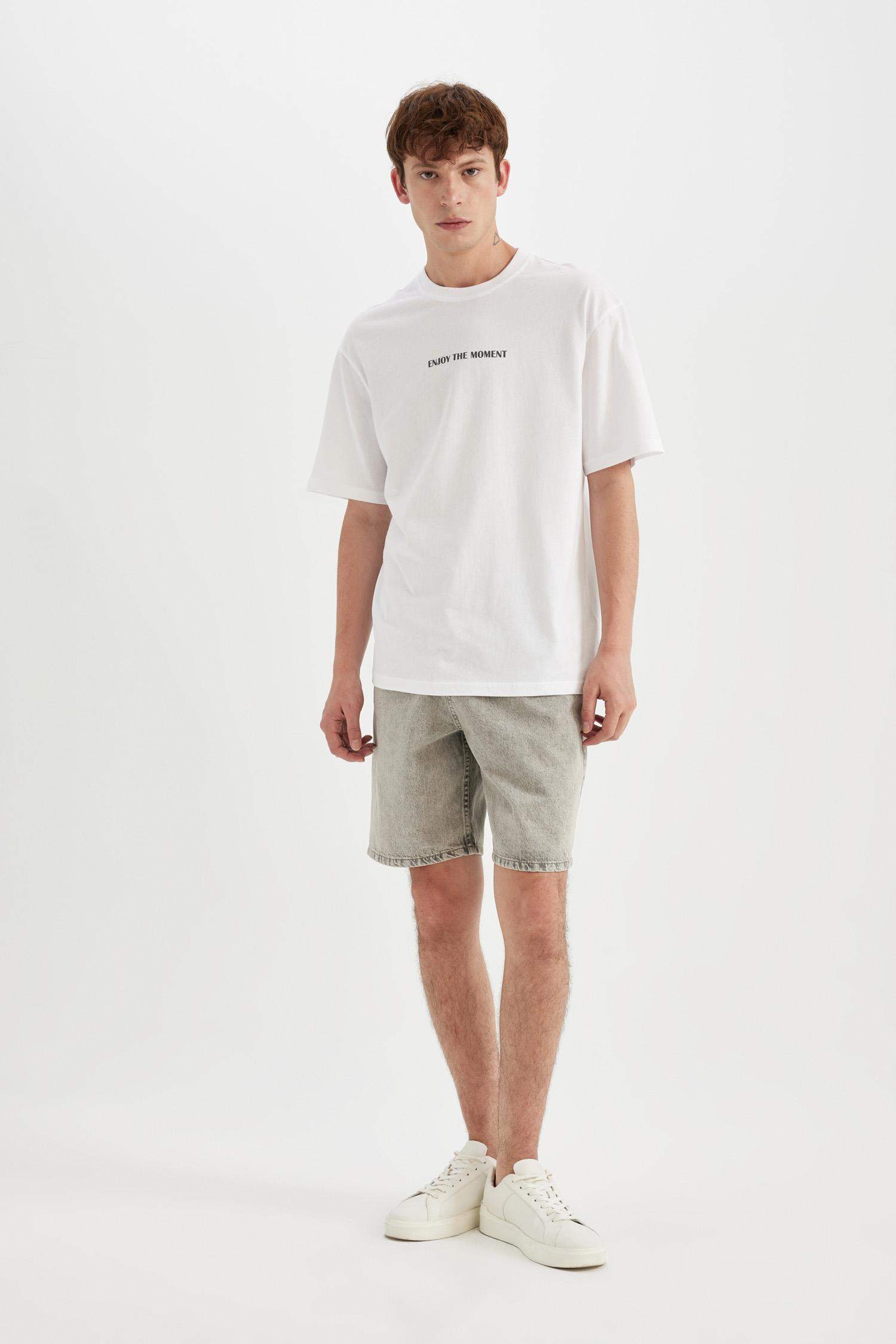 Straight Fit Bermuda