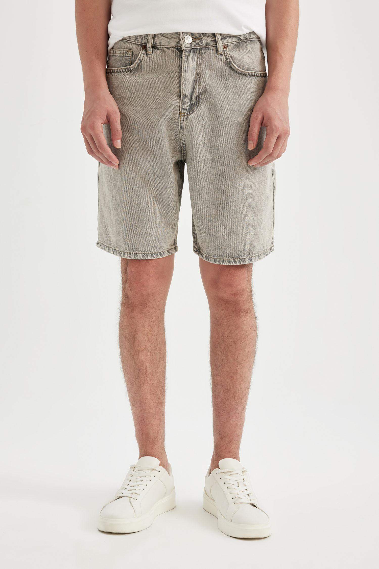 Straight Fit Bermuda