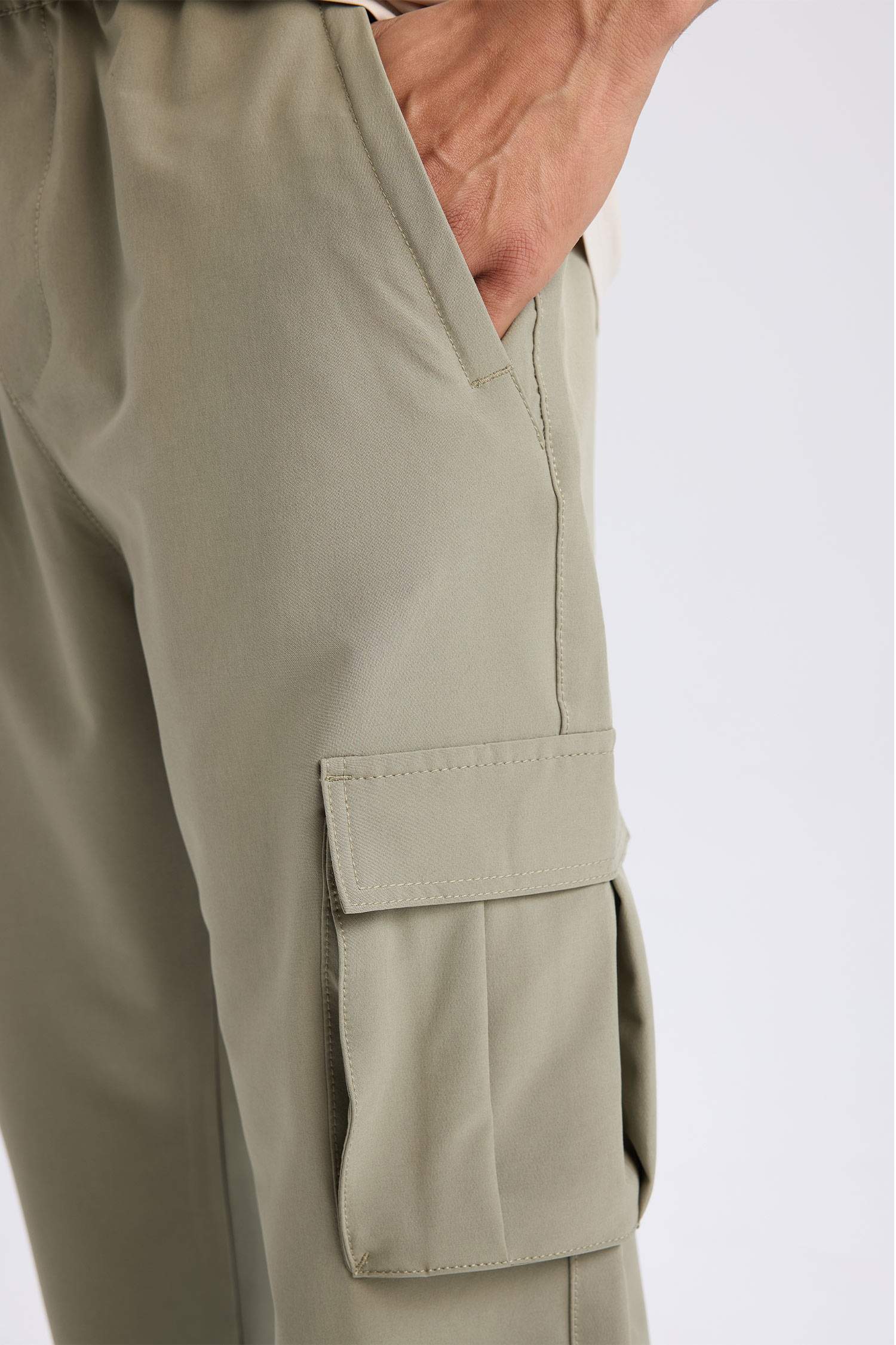 Sporcu Jogger Eşofman Altı Slim Fit Dar Kesim Dokuma Kargo Cepli Standart Paça