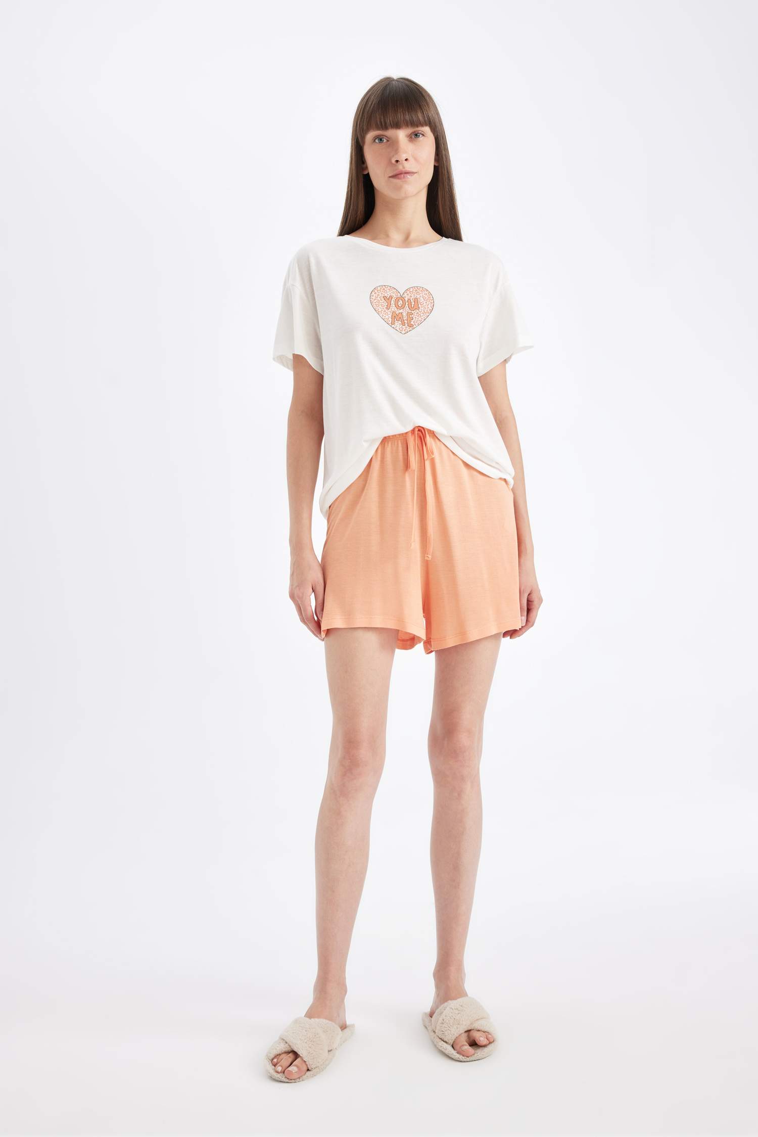 طقم قصة عادية بأكمام قصيرة من قطعتين