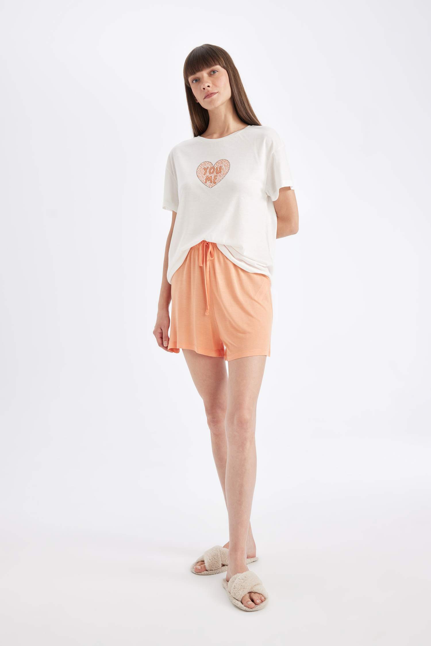 طقم قصة عادية بأكمام قصيرة من قطعتين