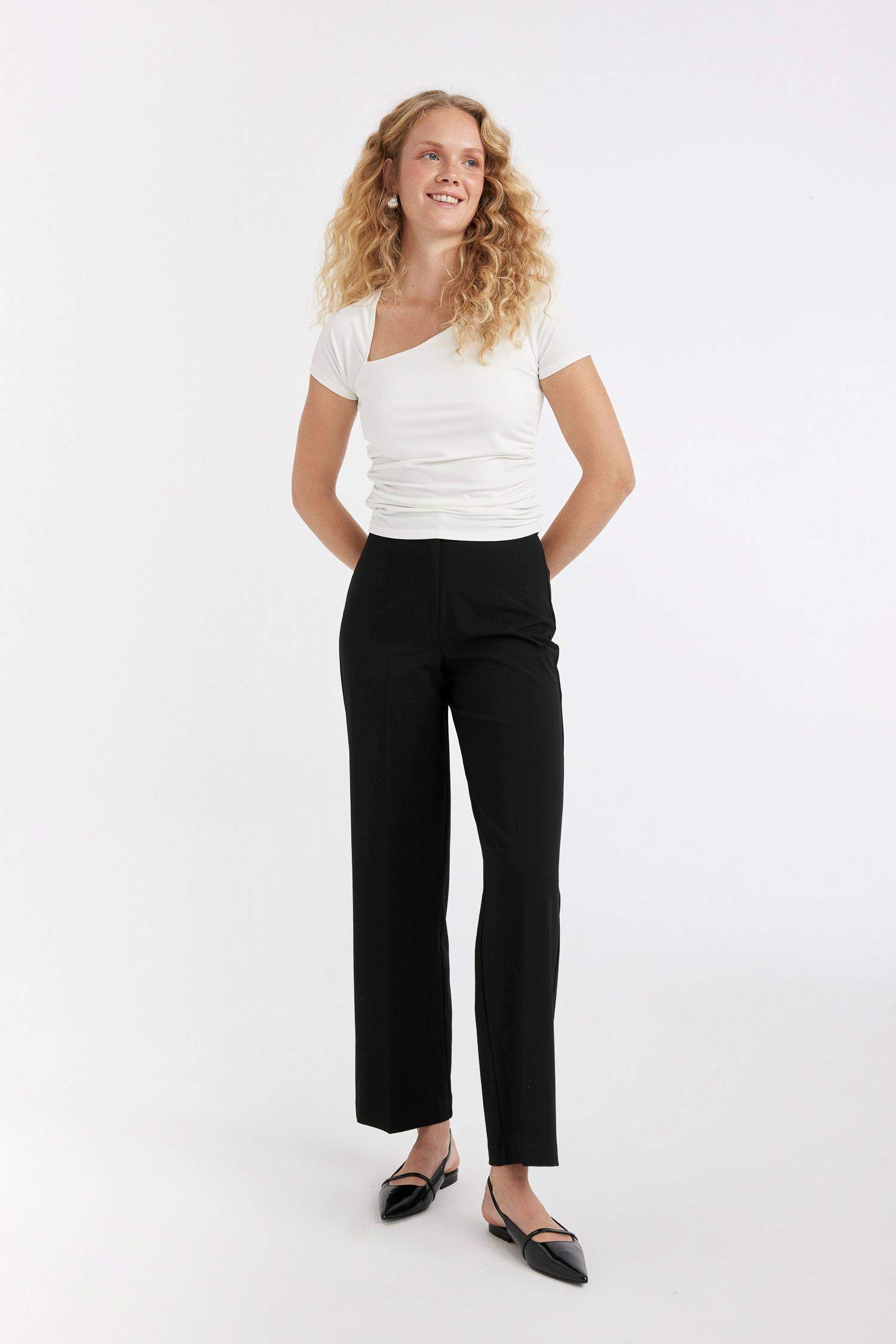 Kayık Yaka Basic Düz Kısa Kollu Tişört