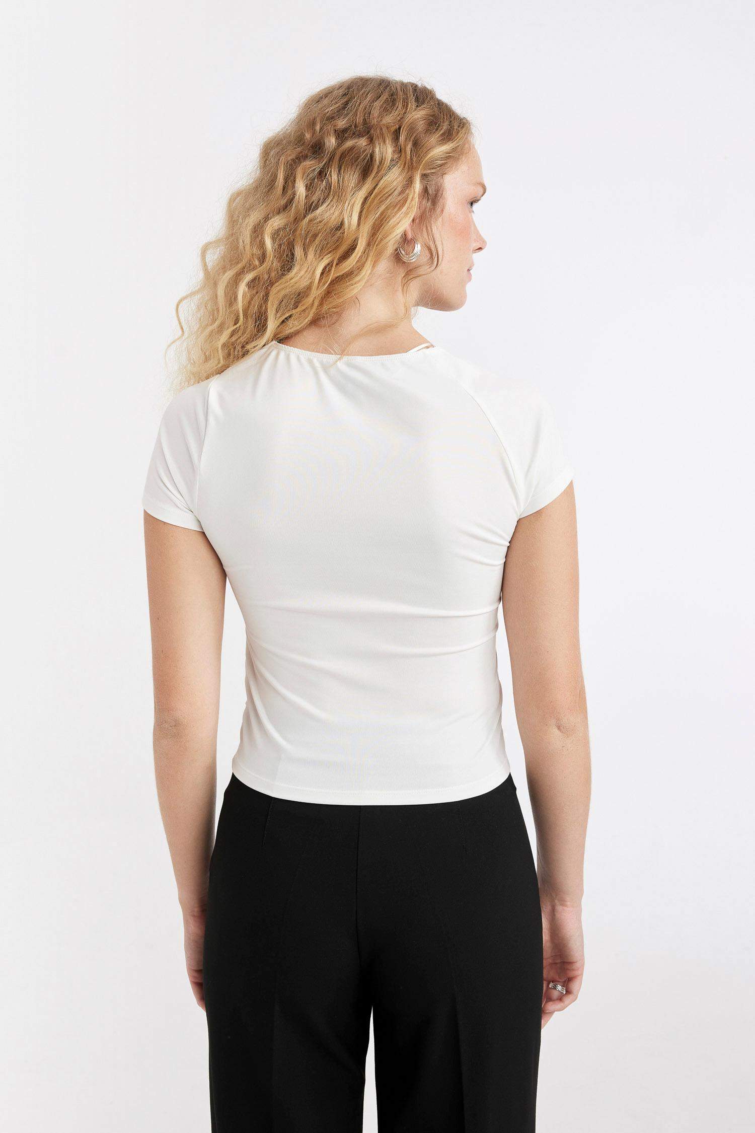 Kayık Yaka Basic Düz Kısa Kollu Tişört