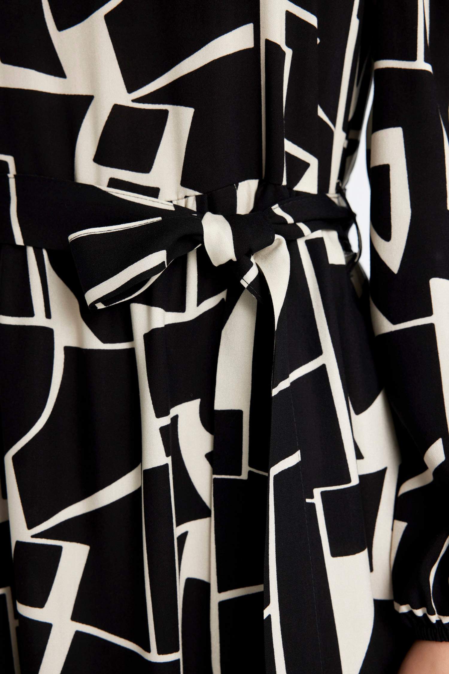 Bisiklet Yaka Desenli Kuşaklı Uzun Kollu Maxi Elbise