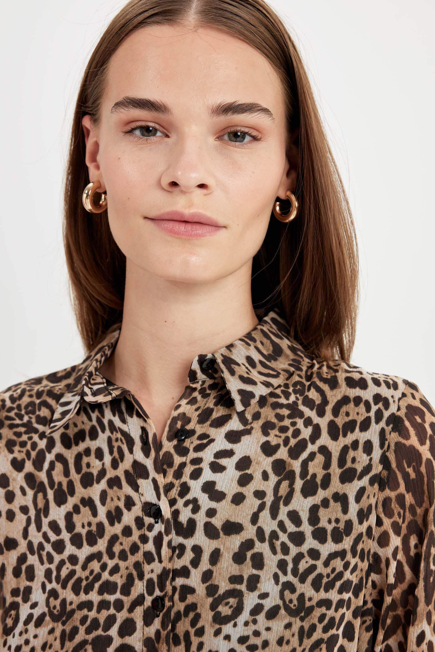 Gömlek Yaka Leopar Desenli Düğmeli Kemerli Uzun Kollu Mini Elbise