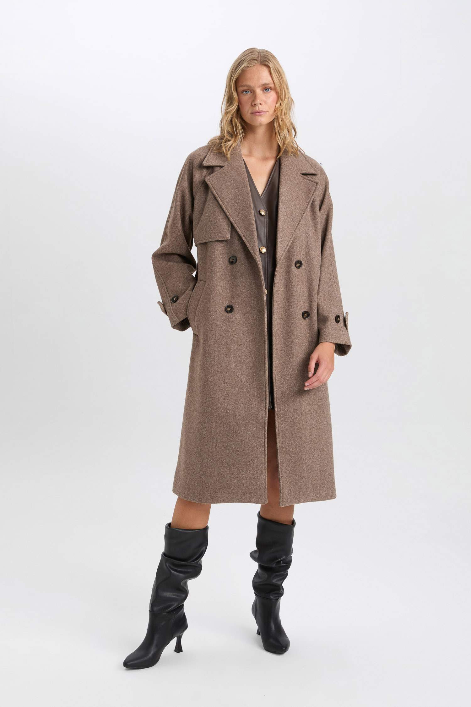 Regular Fit Uzun Kaşe Kaba Ceket Yaka Düğmeli Cepli Apoletli Kemerli