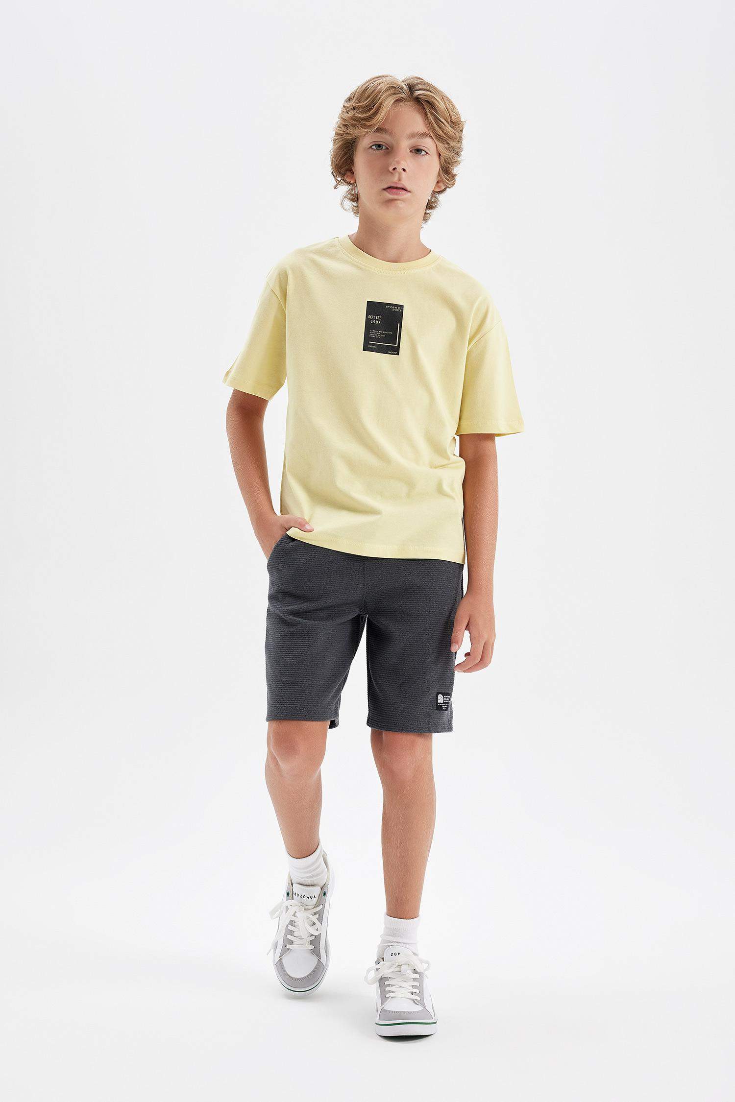 شورت ولادي قصة عادية