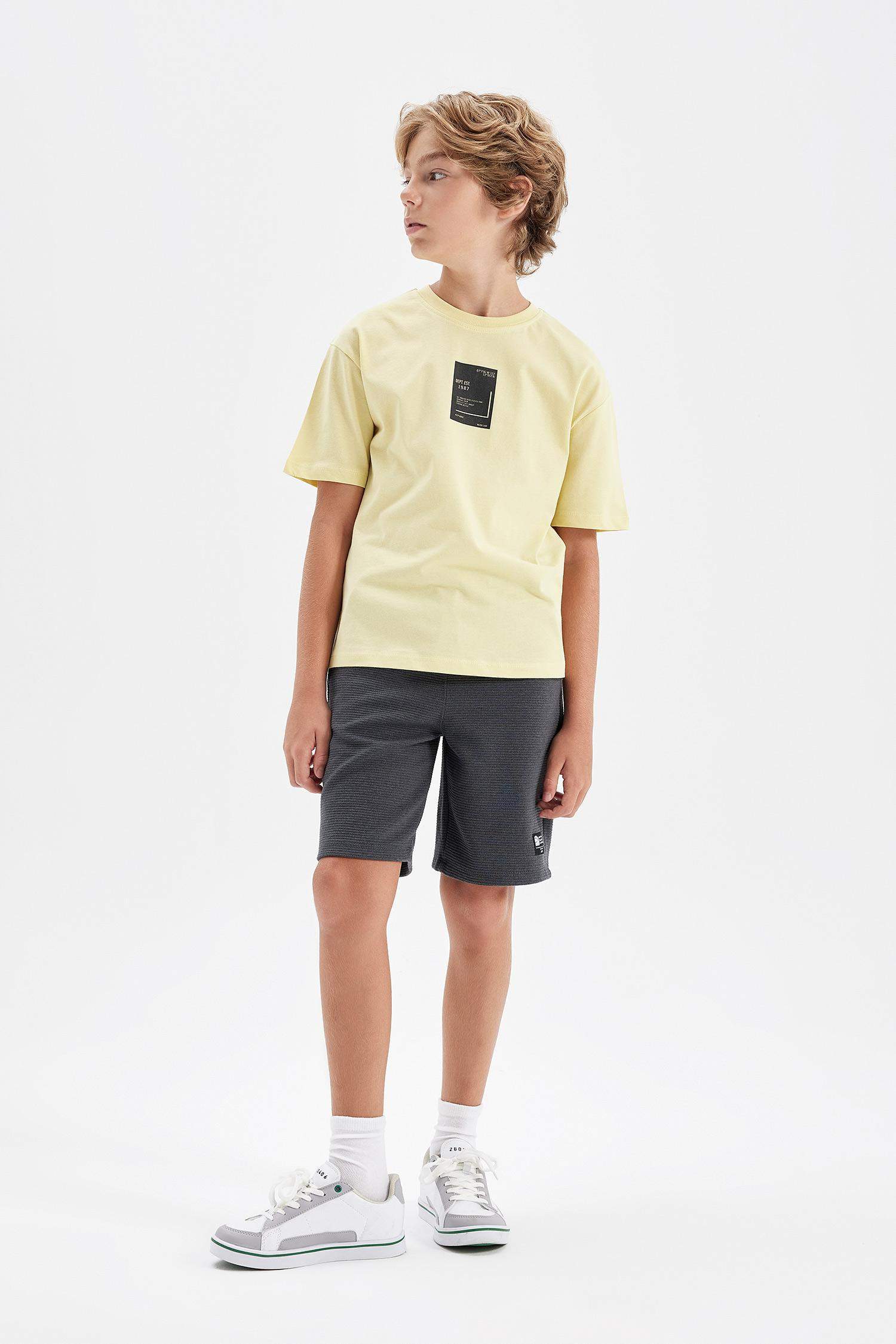 شورت ولادي قصة عادية