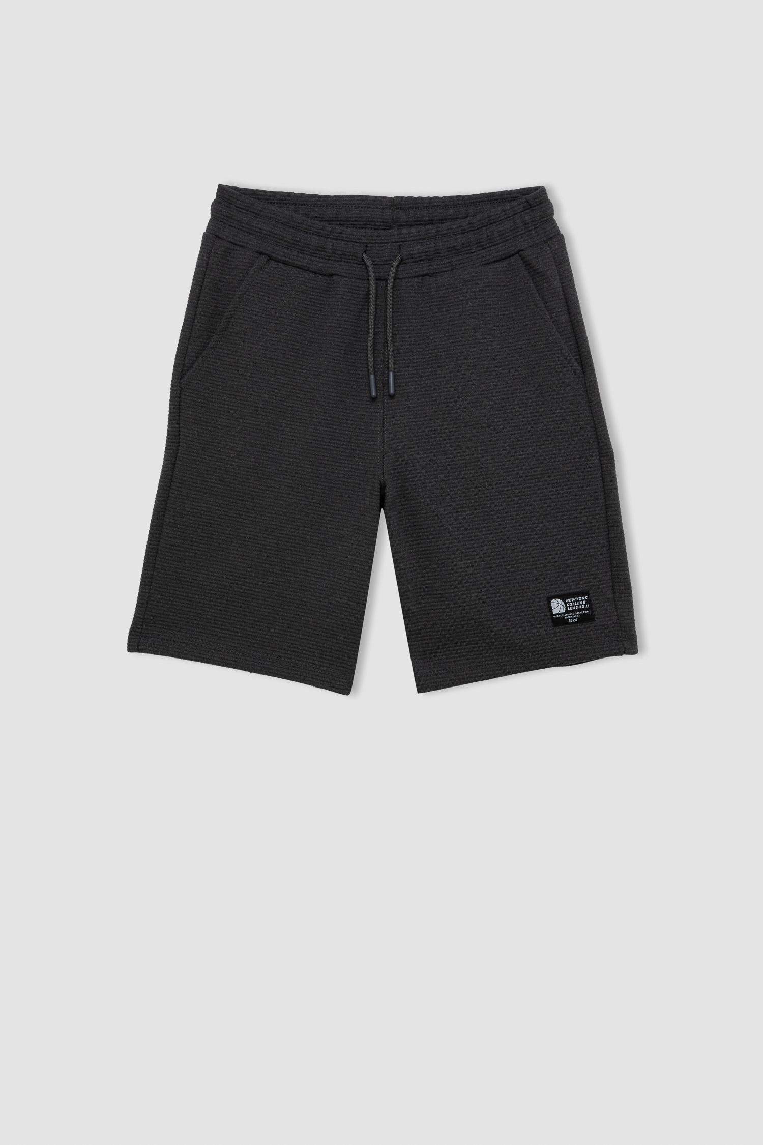 شورت ولادي قصة عادية