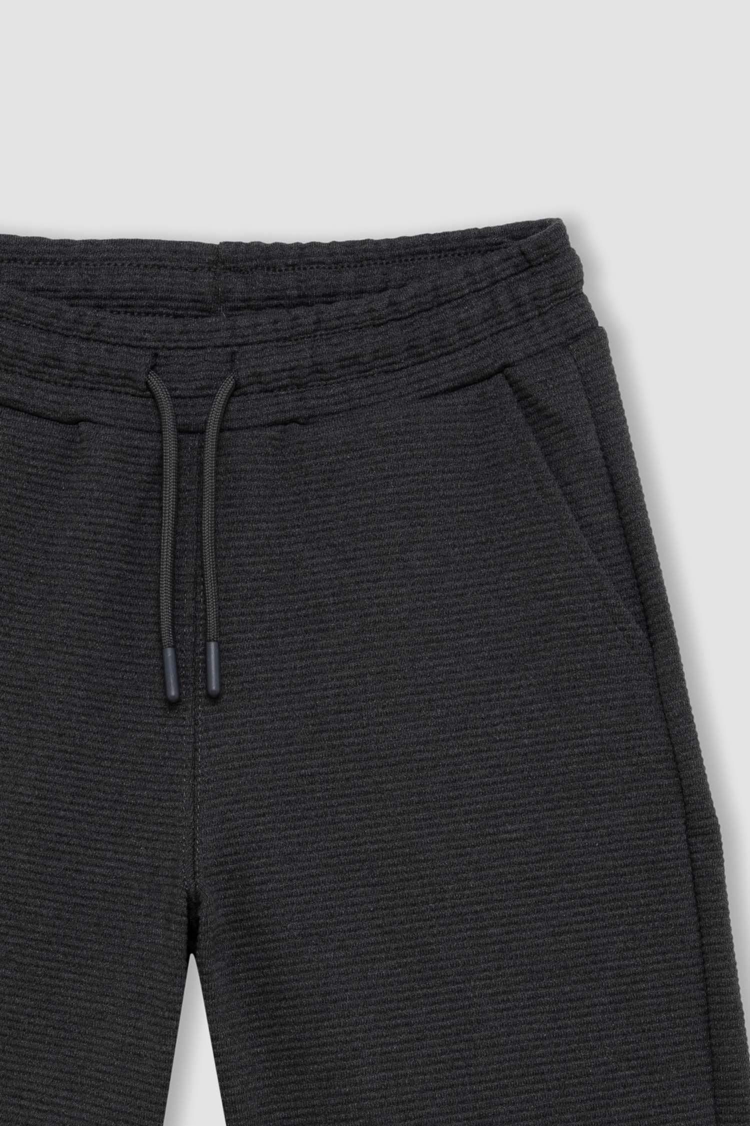 شورت ولادي قصة عادية