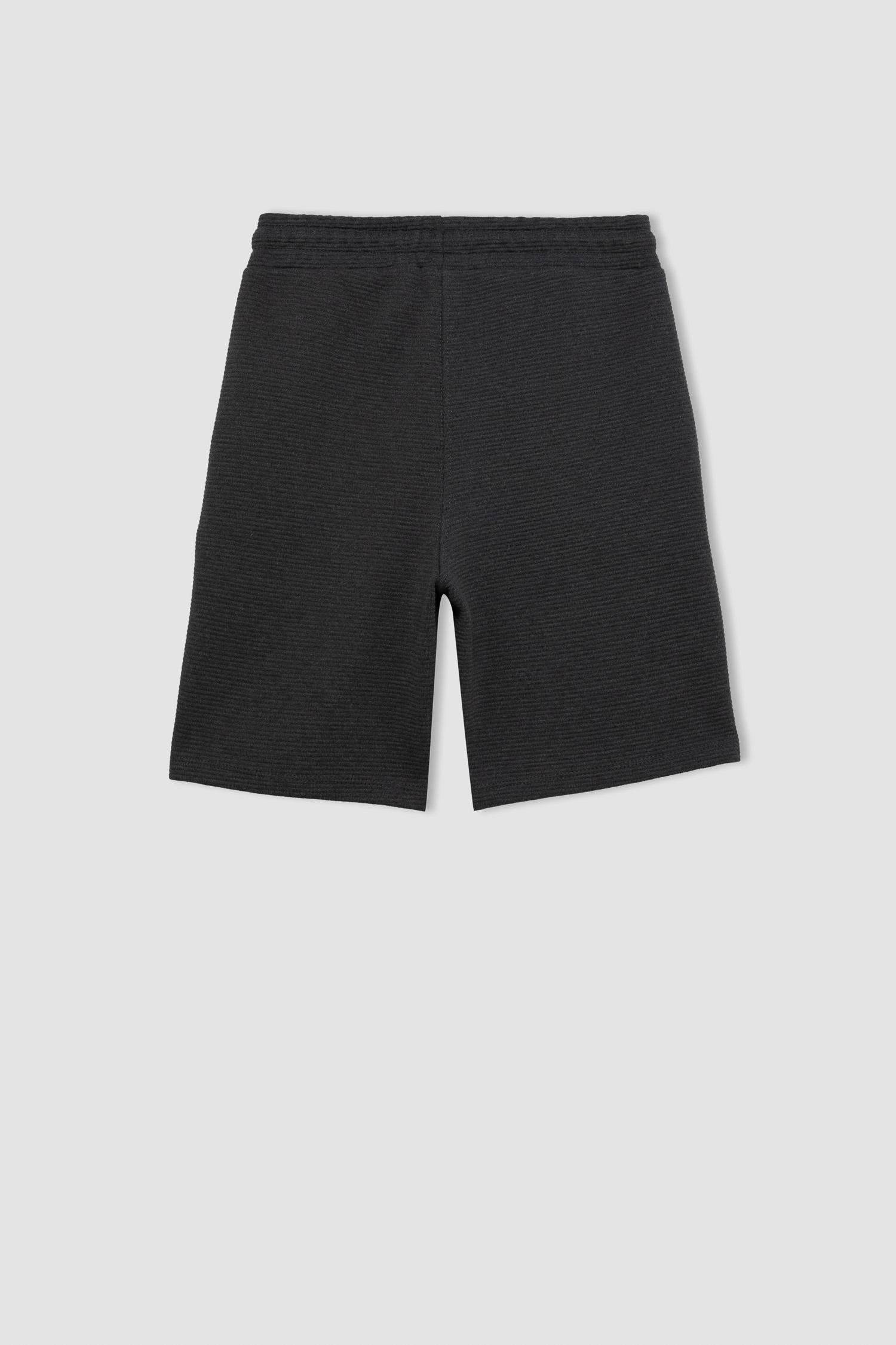 شورت ولادي قصة عادية