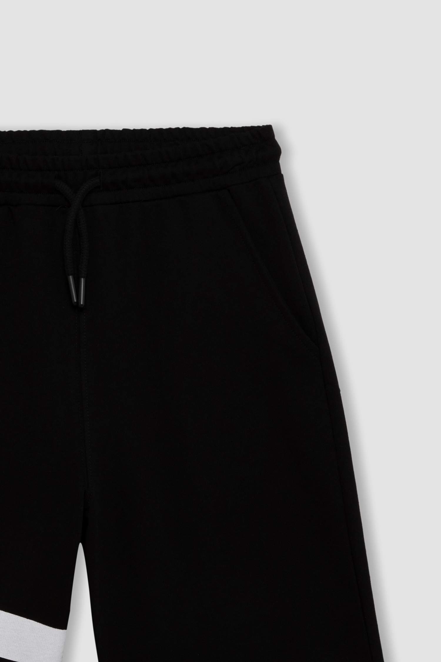 شورت ولادي قصة عادية