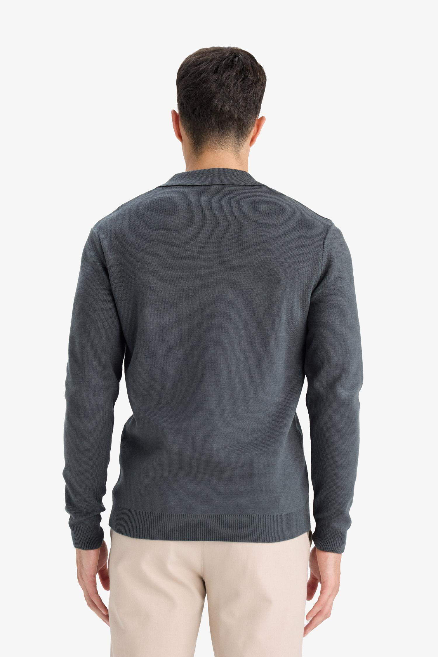 بلوفر تريكو قصة عادية برقبة بولو