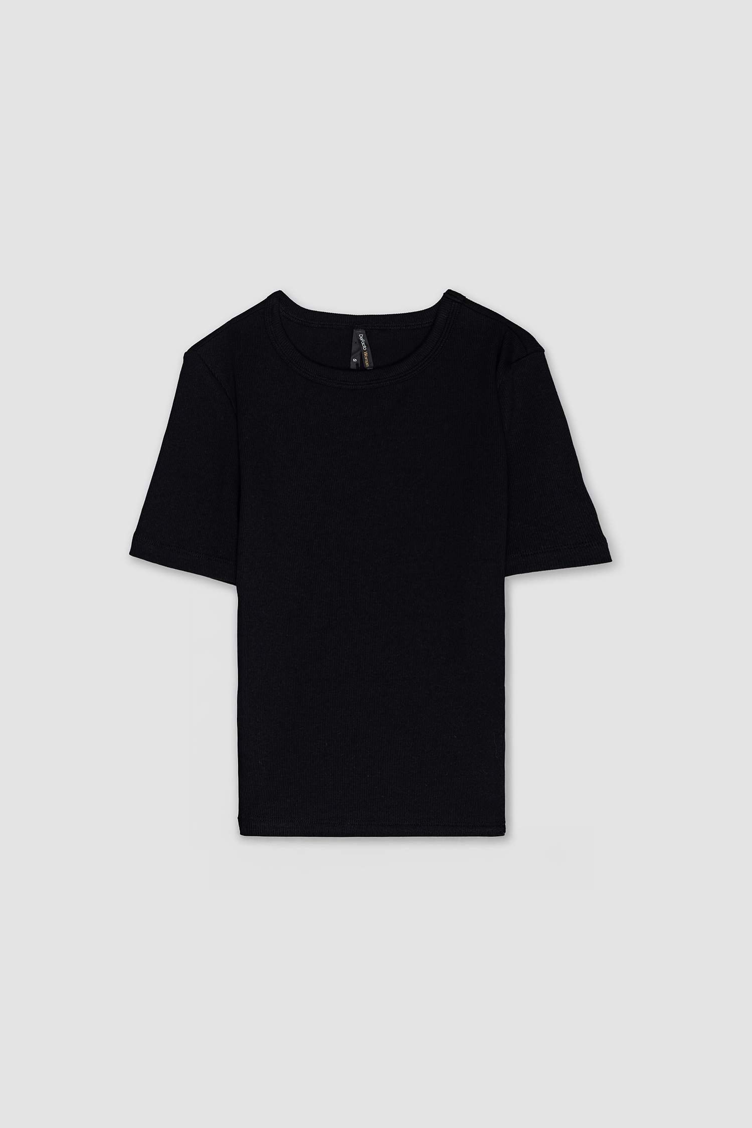 تيشيرت قصير سليم فيت برقبة دائرية وسادة ومضلع