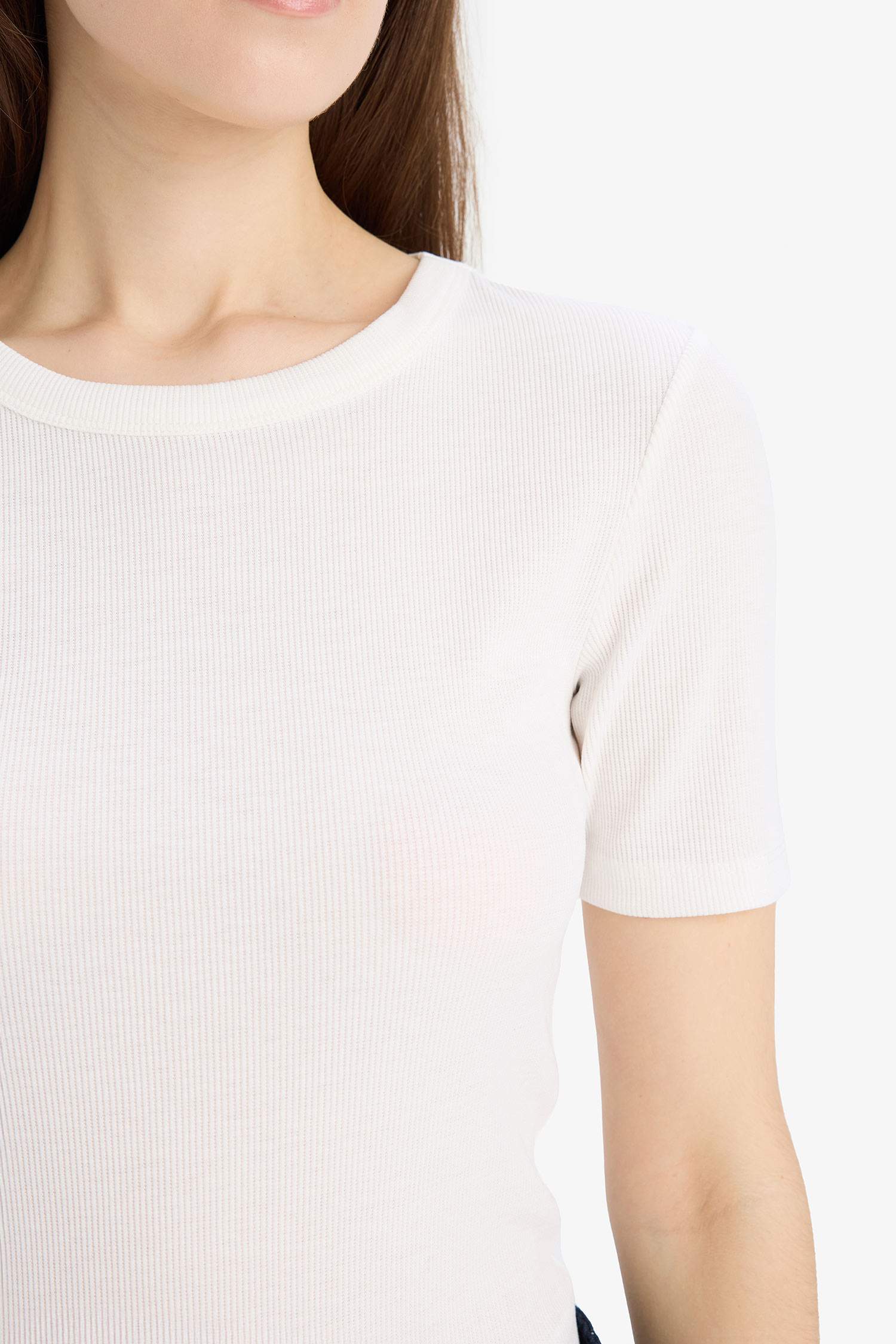 تيشيرت نص كم سليم عادي برقبة مستديرة