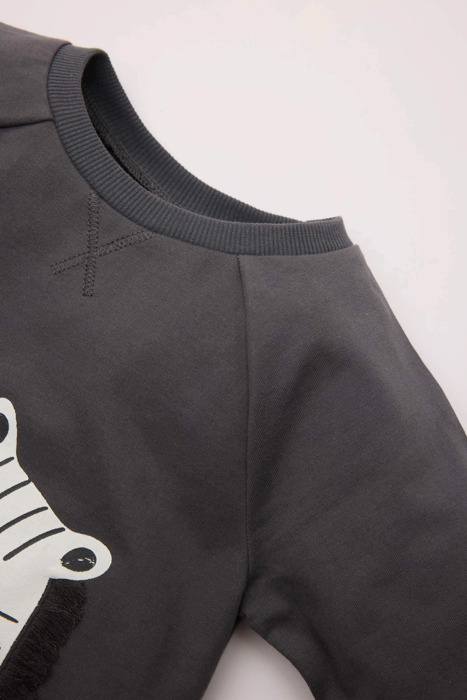 سيت ولادي بطبعة زيبرا - قطعتين