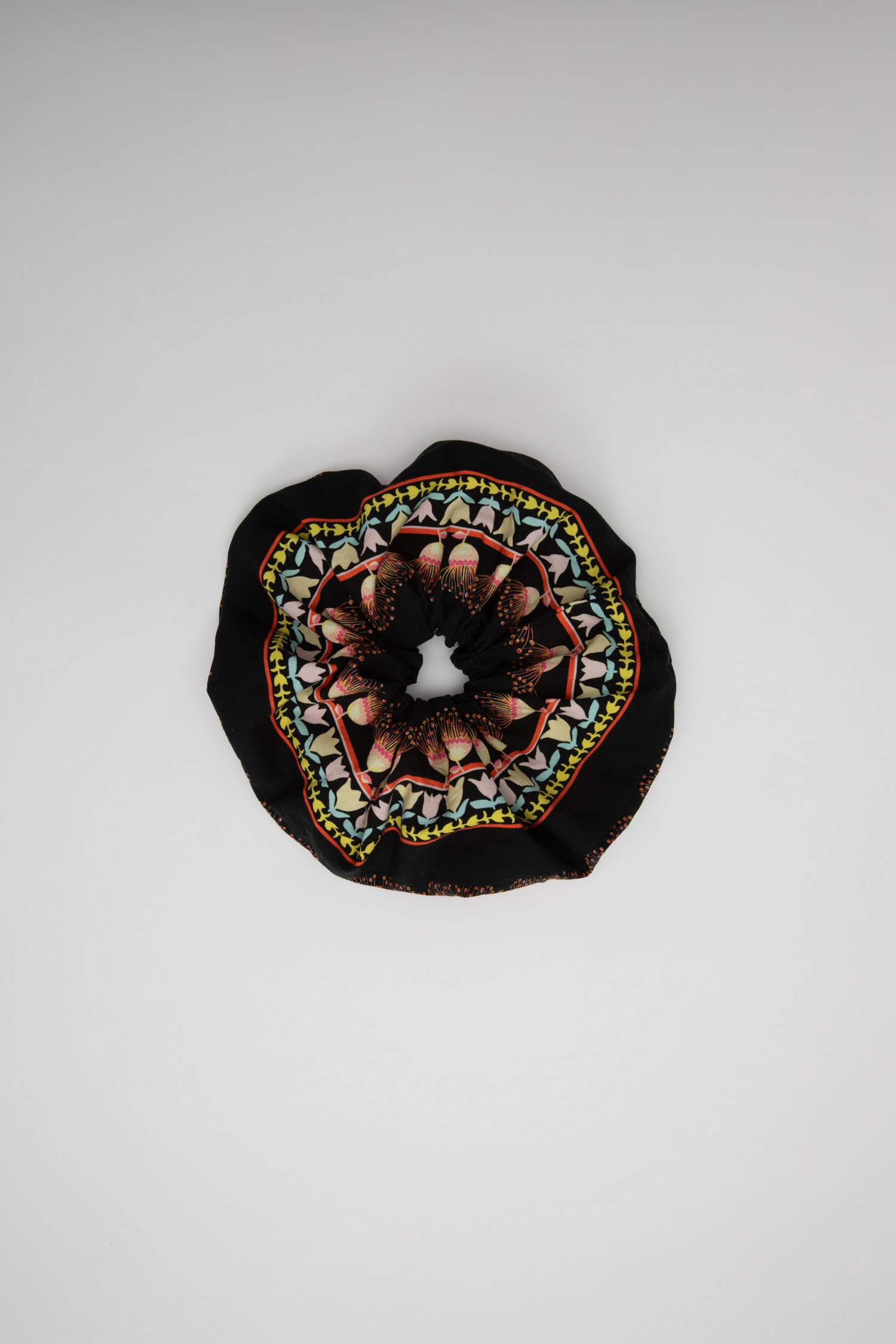 Lug Von Siga x DeFacto Desenli Saç Tokası