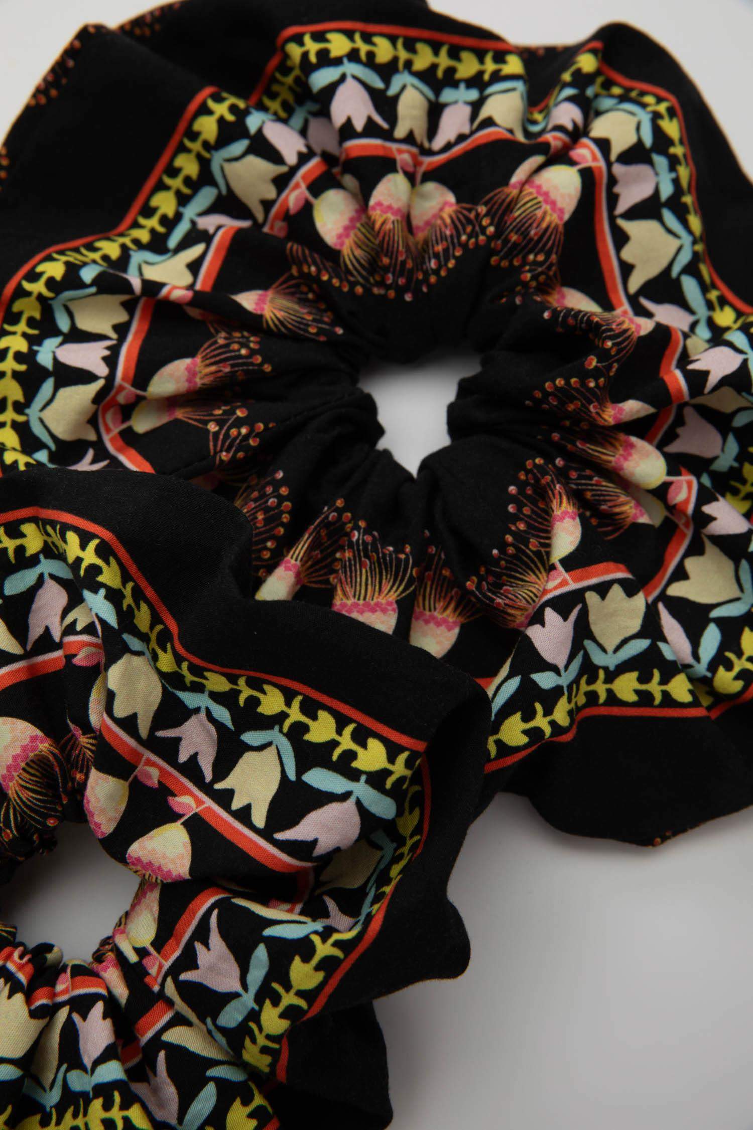 Lug Von Siga x DeFacto Desenli Saç Tokası