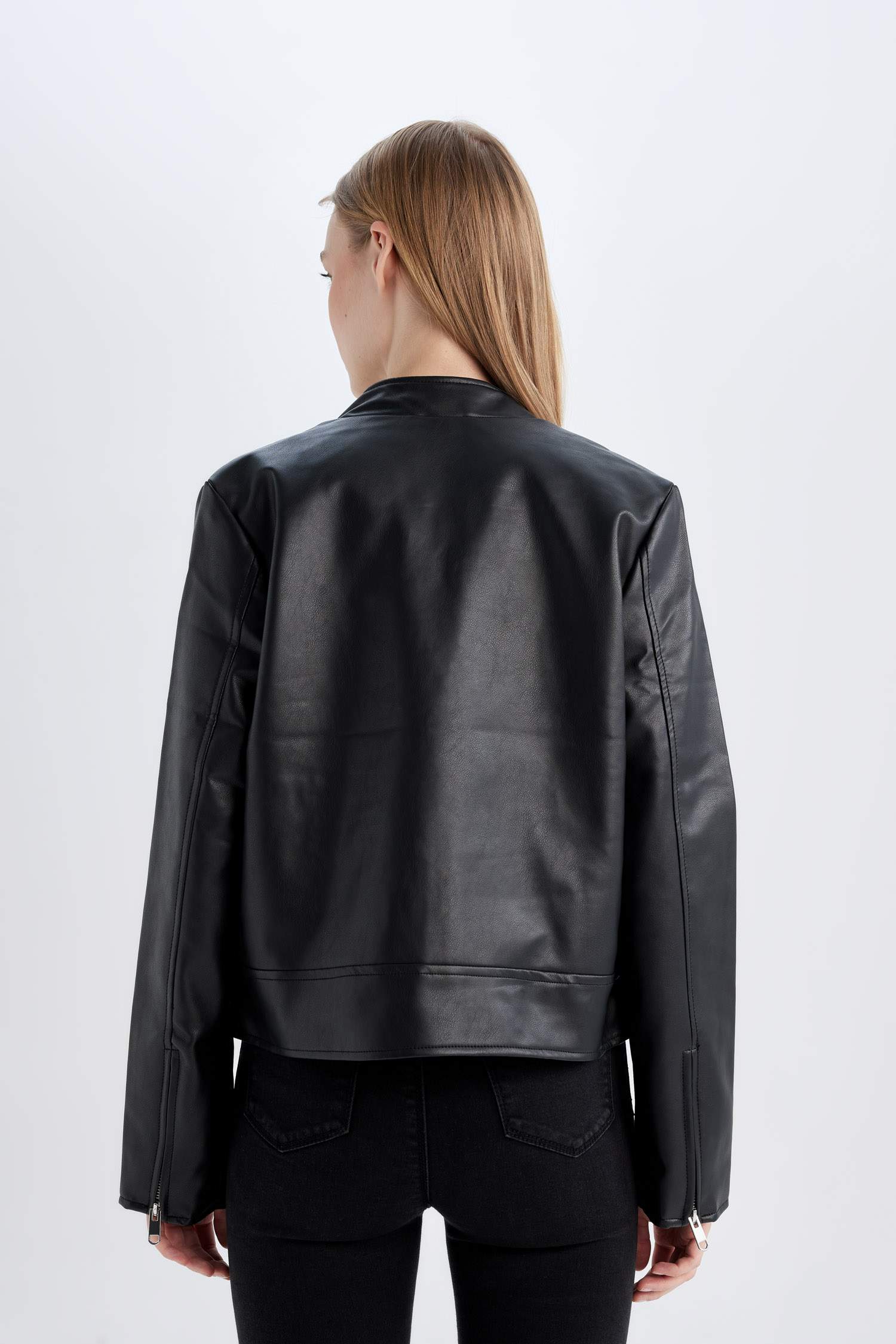 Regular Kalıp Fermuarlı Cepli Siyah Suni Deri Ceket