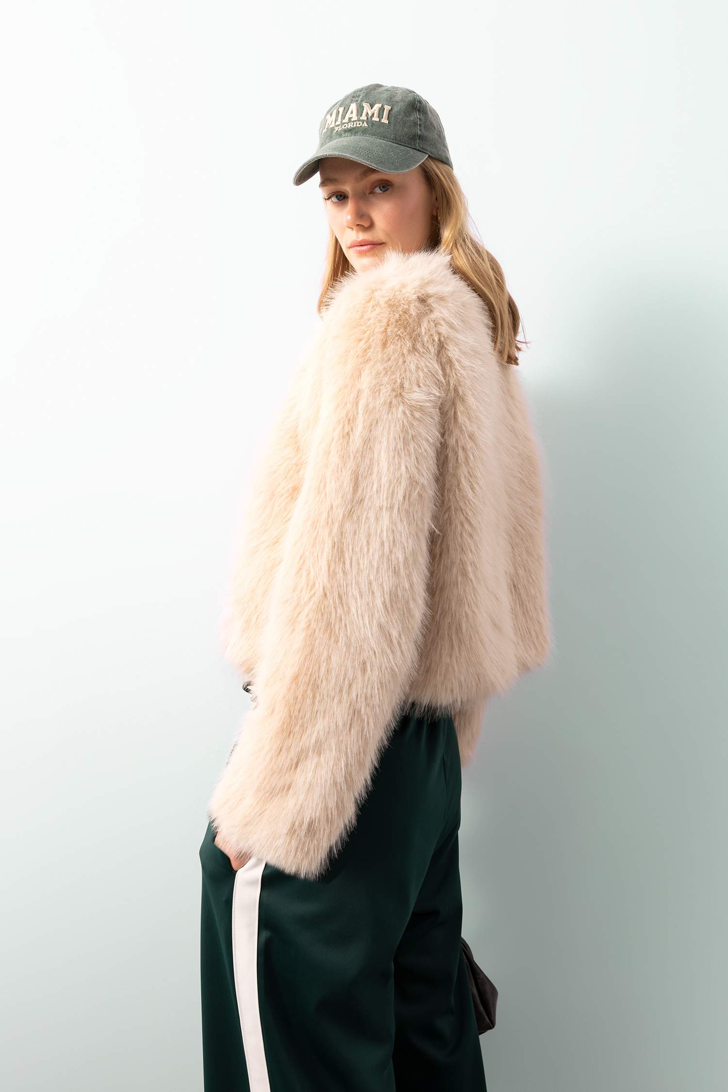 Relax Fit Kısa Suni Kürk Ceket Mont