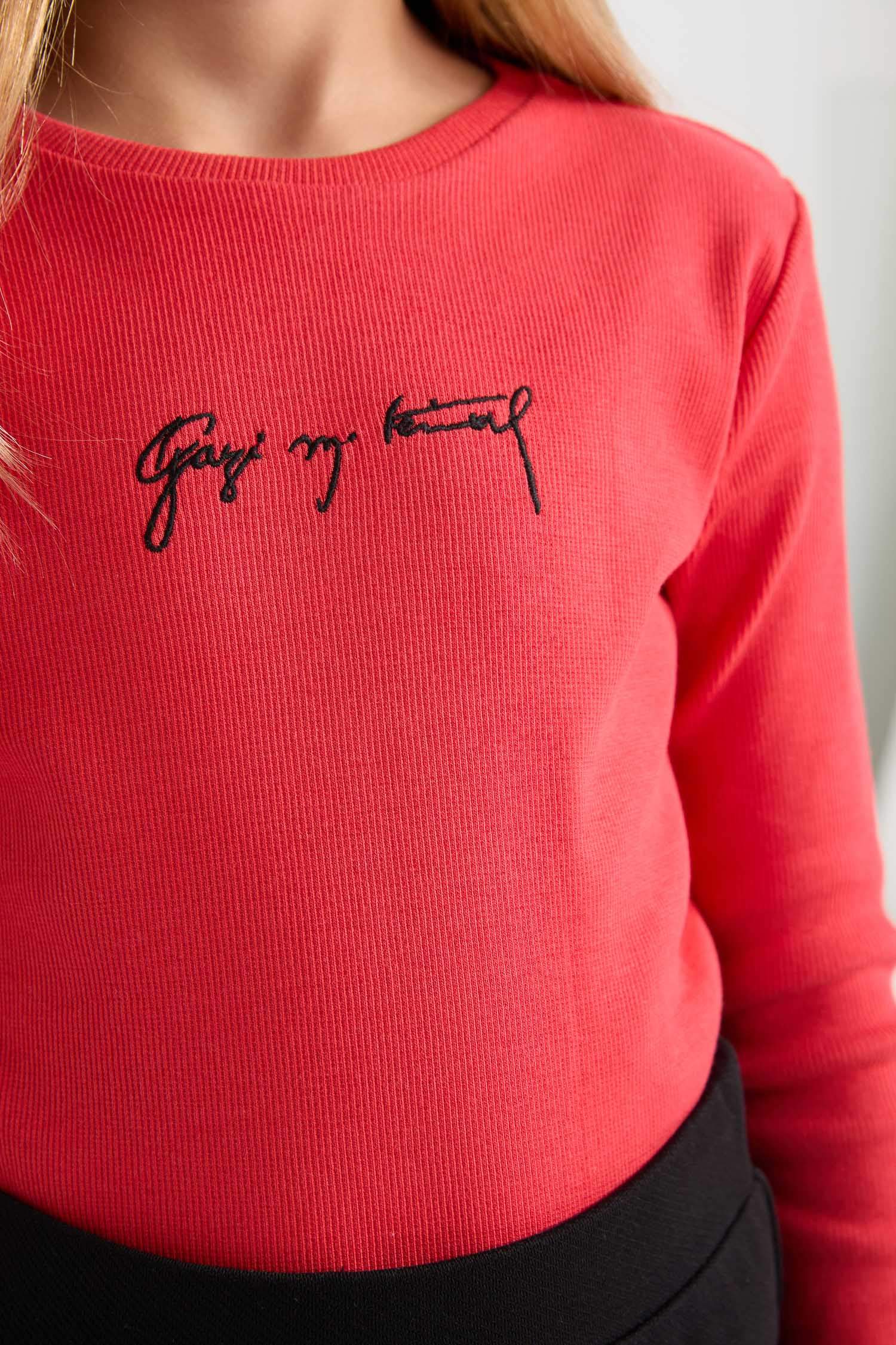 Kız Çocuk 2'li Takım Bisiklet Yaka Atatürk Nakışlı Kırmızı Ribana Uzun Kollu Tişört Fiyonk Toka