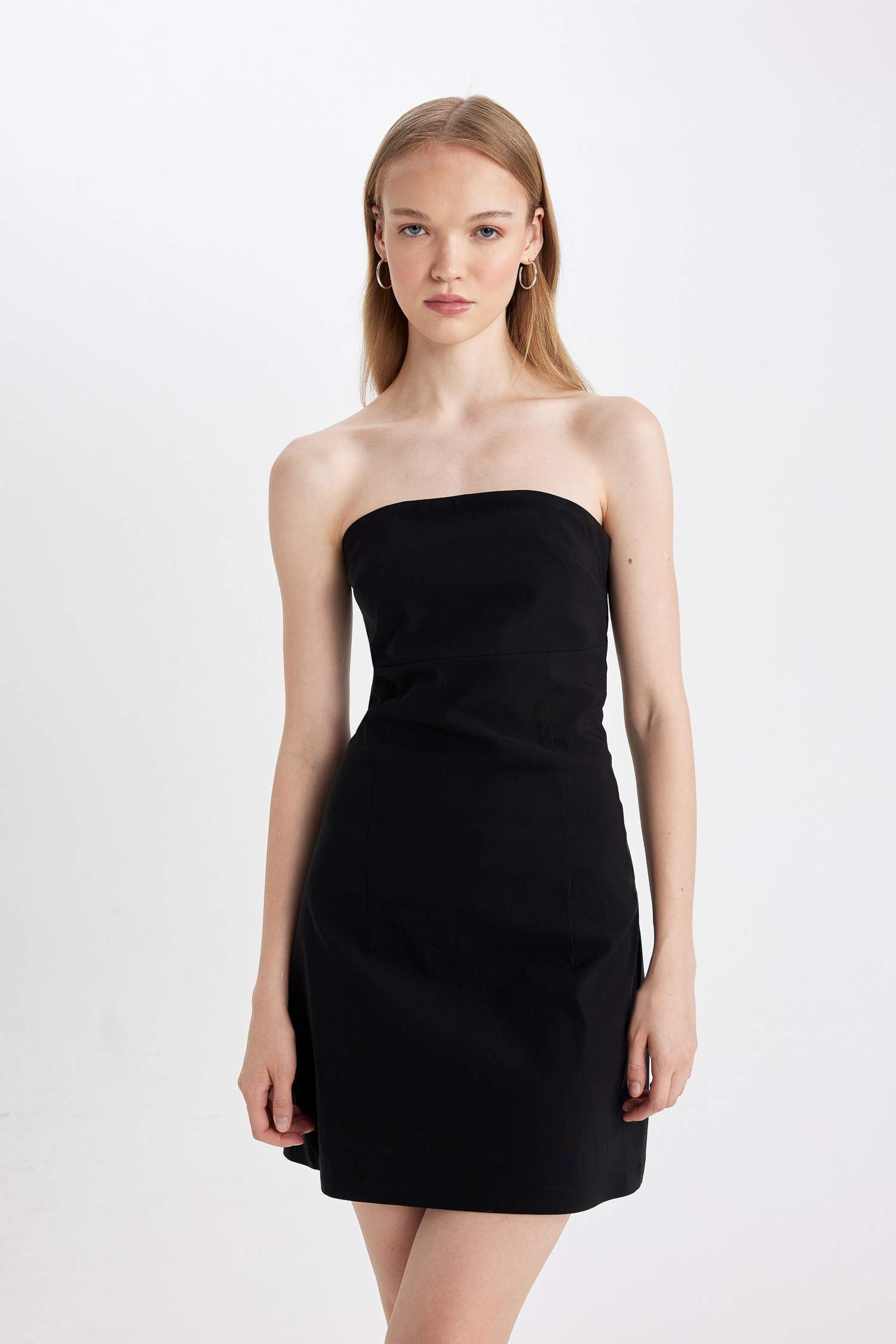 فستان قصير بدون حمالات