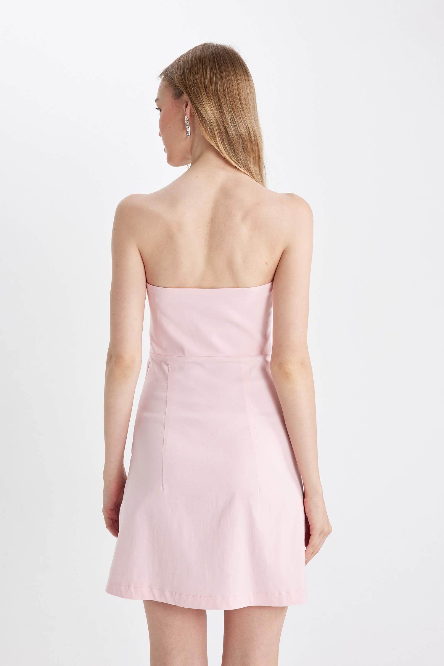 فستان قصير بدون حمالات