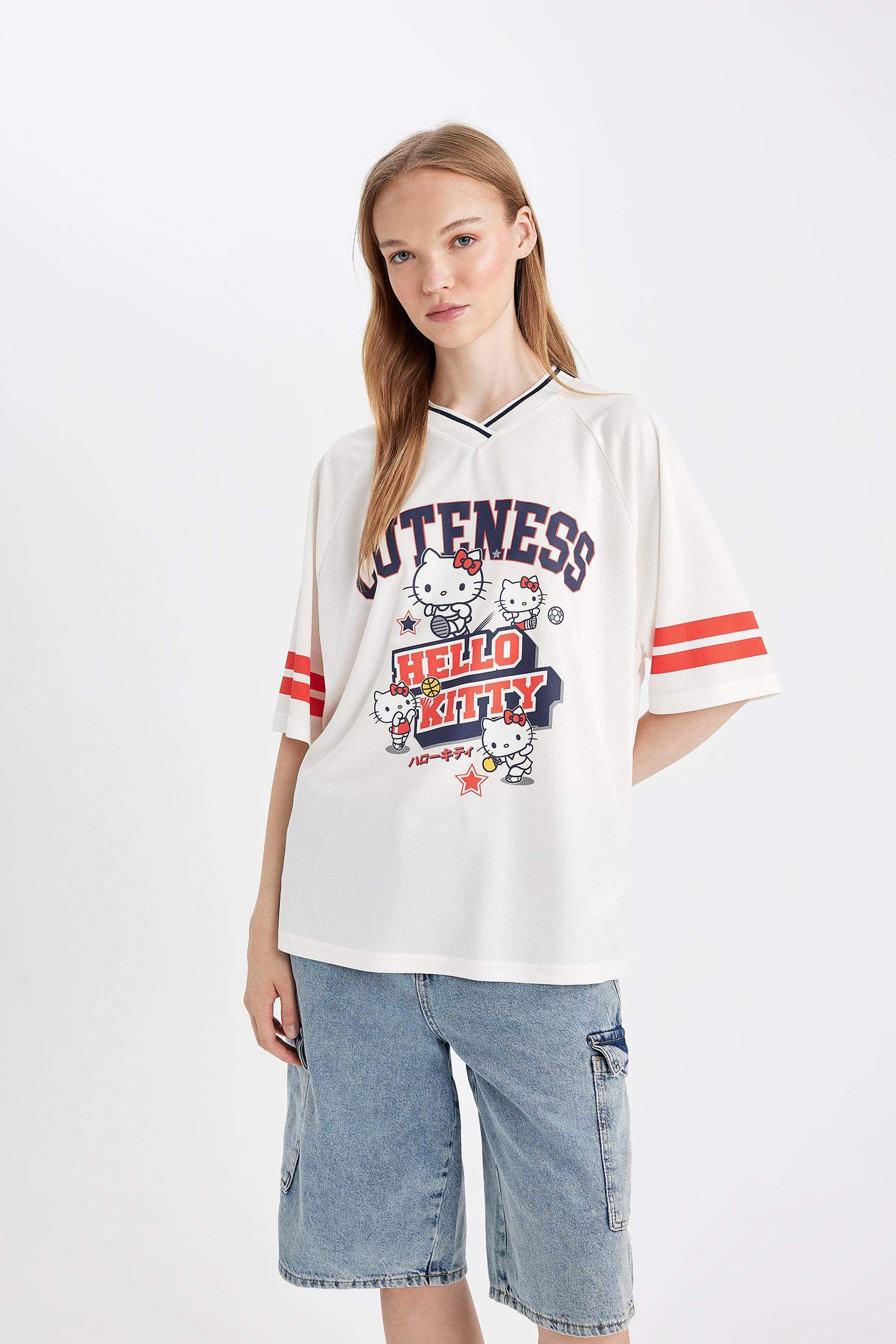 Coool Hello Kitty Oversize Geniş Kalıp V Yaka Kısa Kollu Tişört