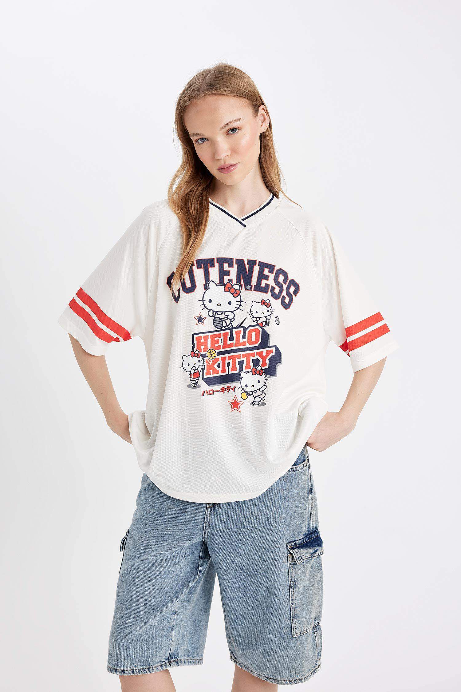 Coool Hello Kitty Oversize Geniş Kalıp V Yaka Kısa Kollu Tişört