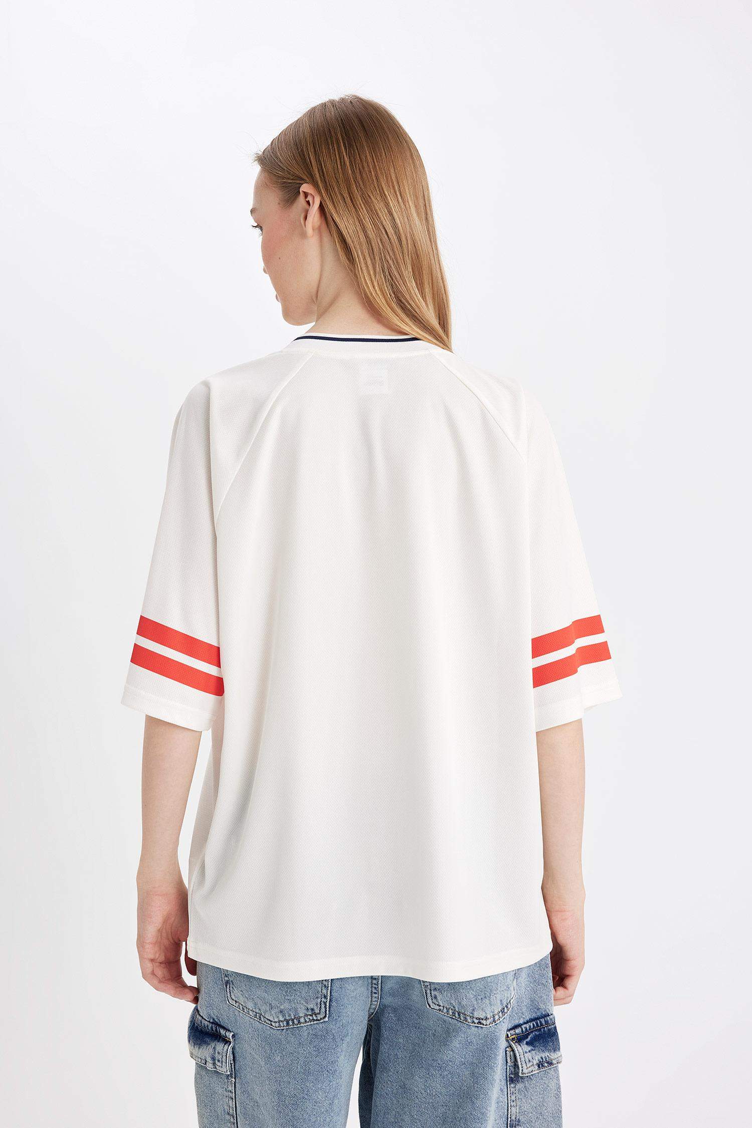 Coool Hello Kitty Oversize Geniş Kalıp V Yaka Kısa Kollu Tişört