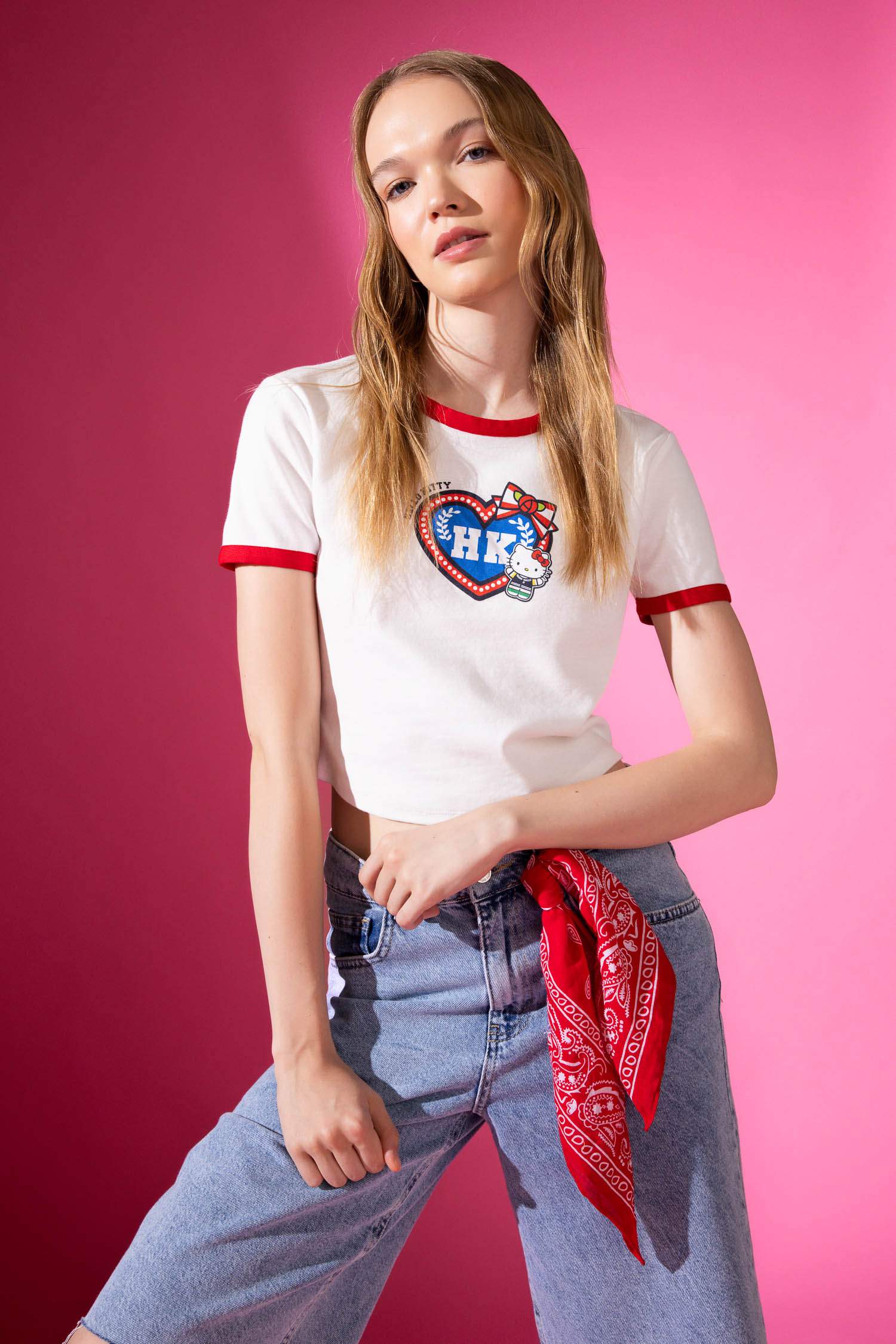 Hello Kitty Fitted Crew Neck Printed Ribbed T-Shirt