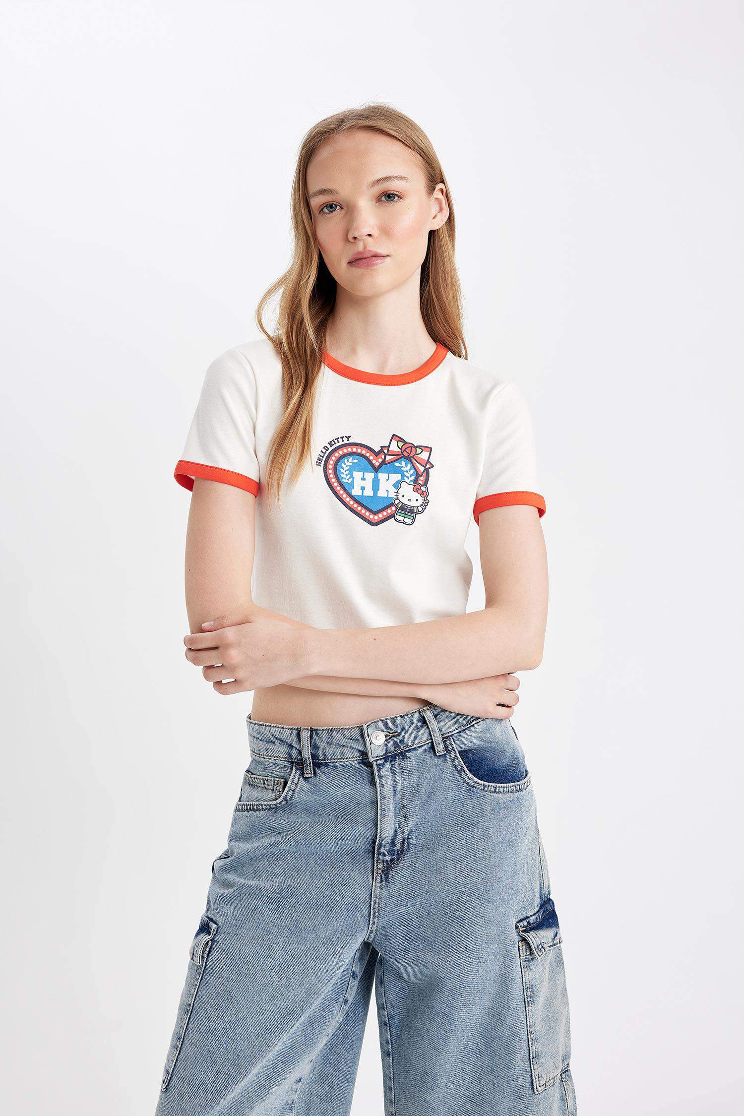 Hello Kitty Fitted Crew Neck Printed Ribbed T-Shirt