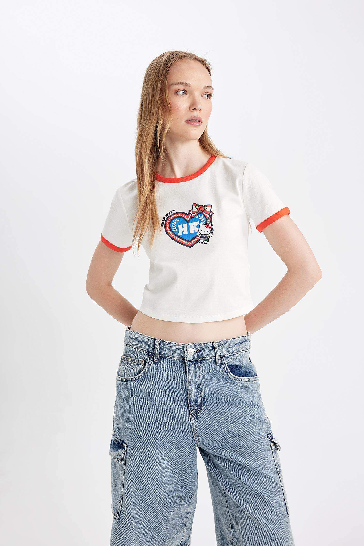 Hello Kitty Fitted Crew Neck Printed Ribbed T-Shirt