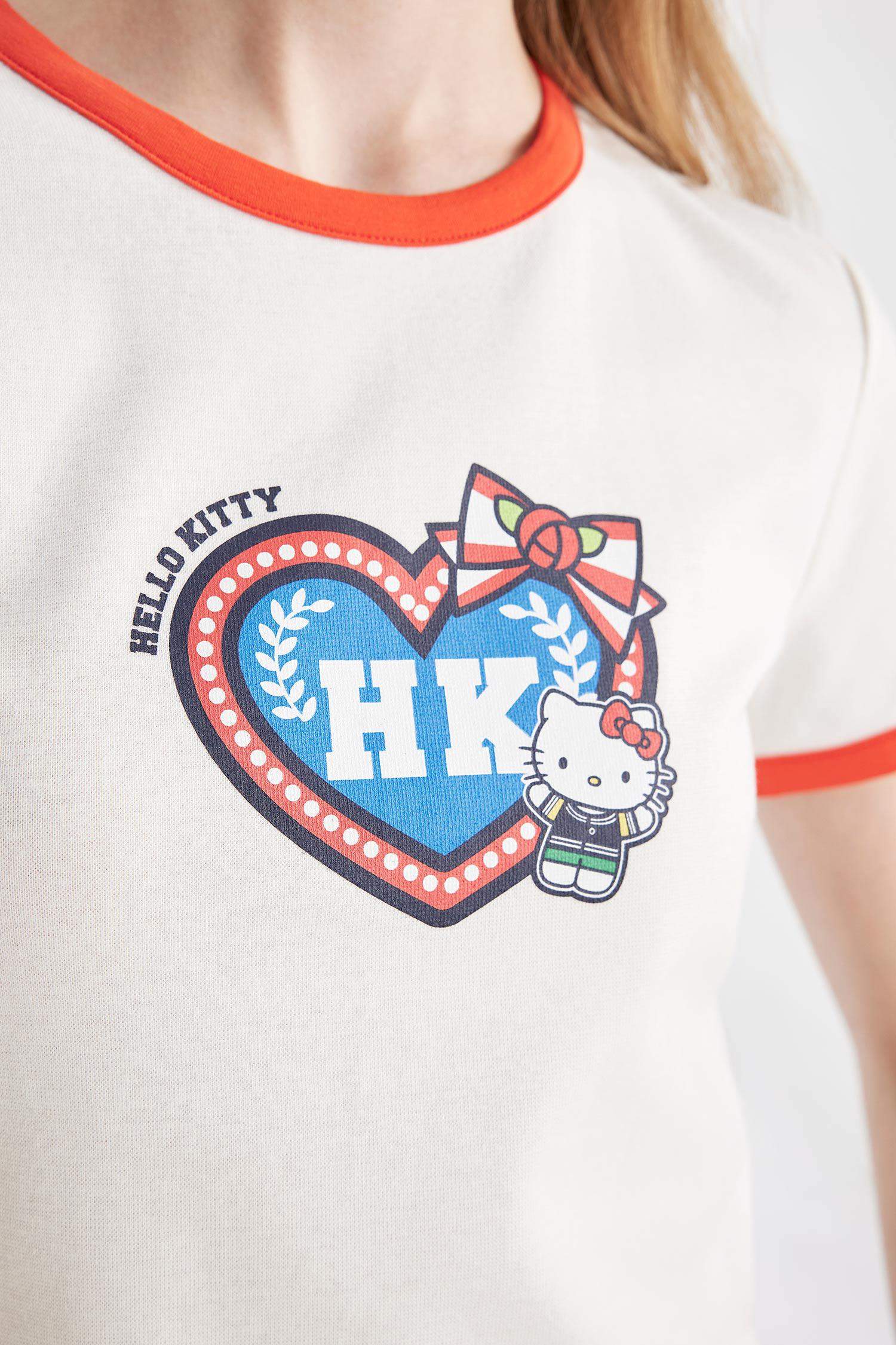 Hello Kitty Fitted Crew Neck Printed Ribbed T-Shirt