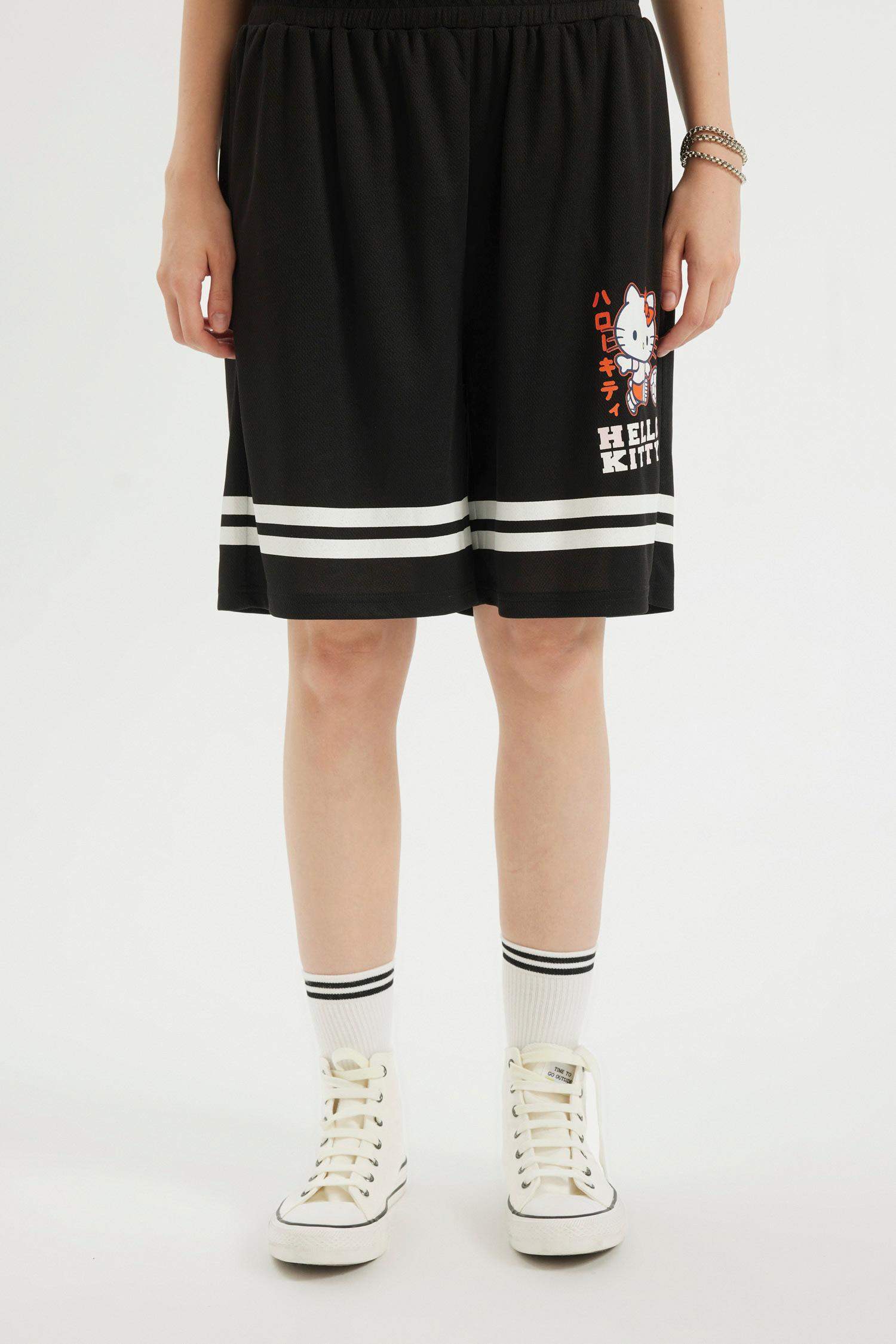 شورت قصة فضفاضة بطبعة شعار من هيلو كيتي