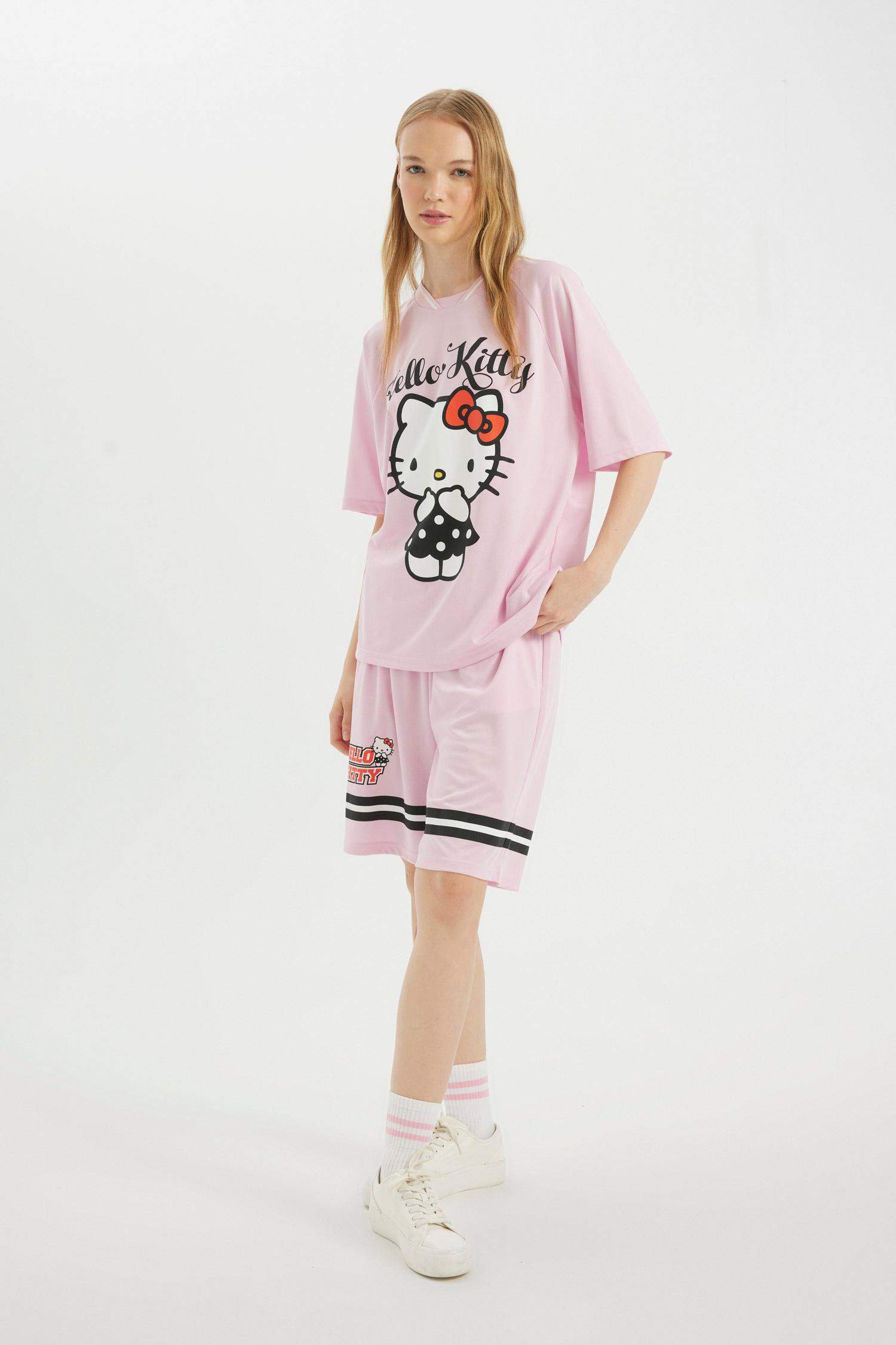 شورت قصة فضفاضة بطبعة شعار من هيلو كيتي
