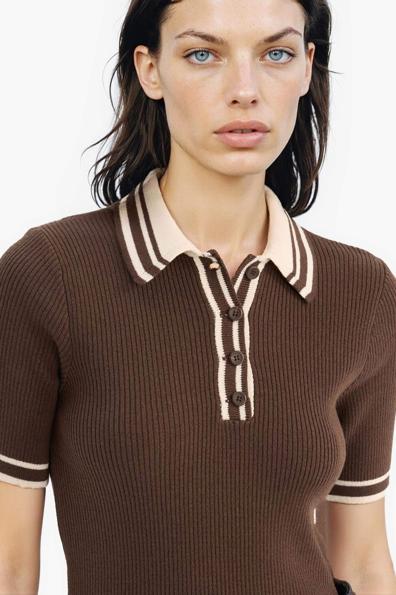 Pull en tricot à col polo avec boutons coupe régulière
