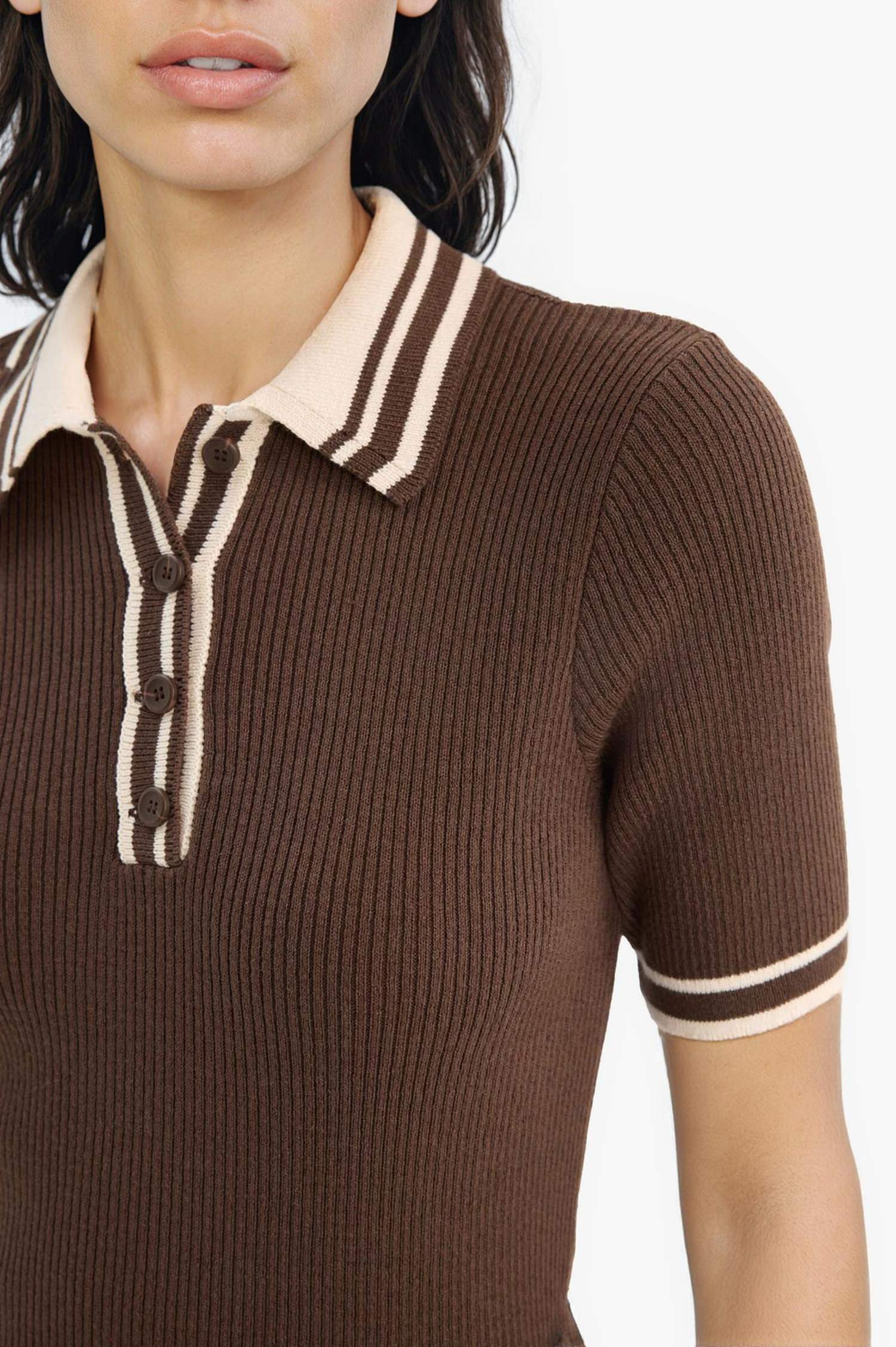 Pull en tricot à col polo avec boutons coupe régulière