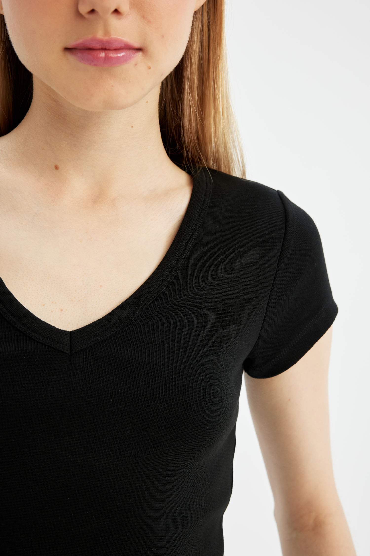 Coool Fitted V Yaka Ribana Basic Düz Kısa Kollu Tişört