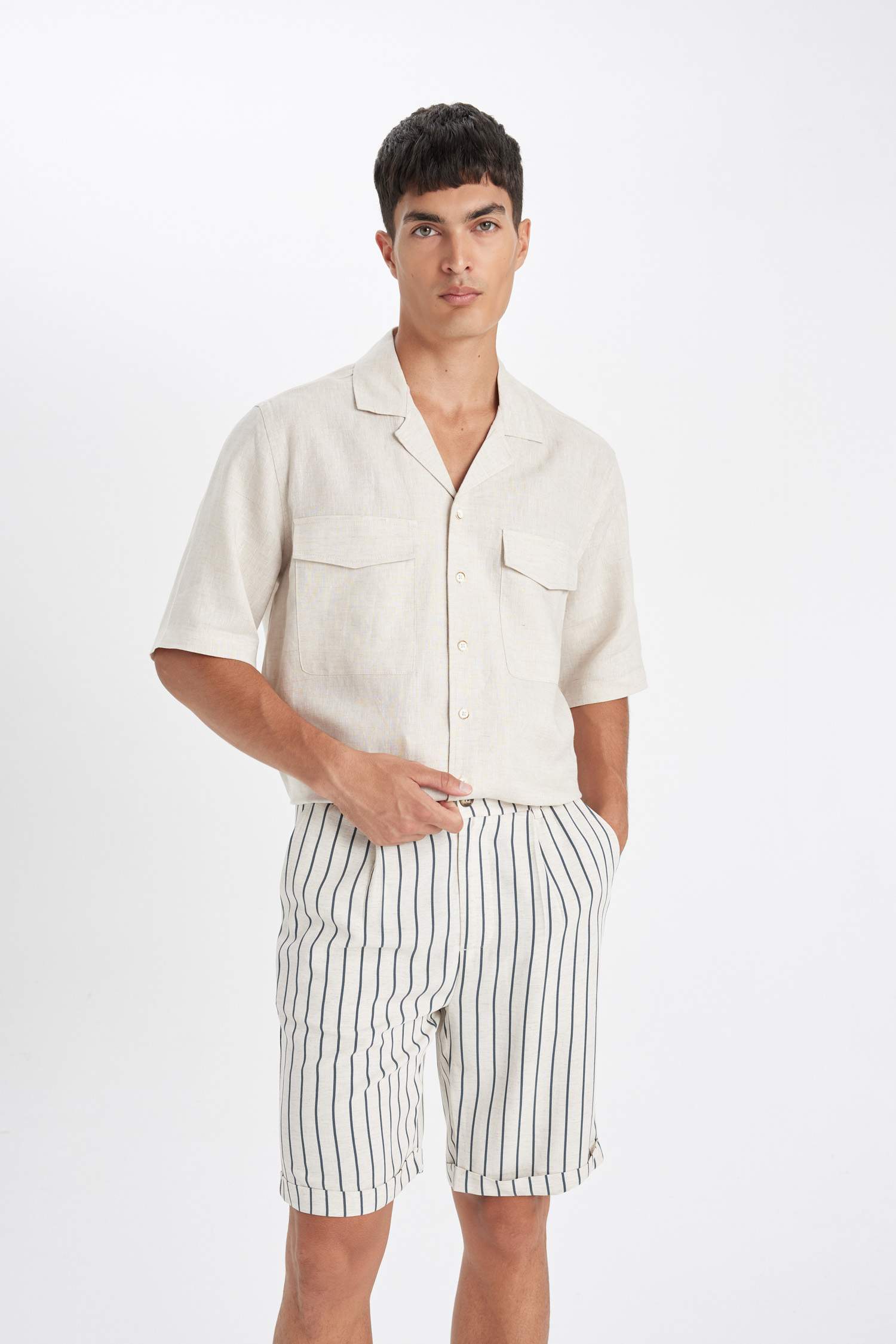 شورت برمودا من الكتان