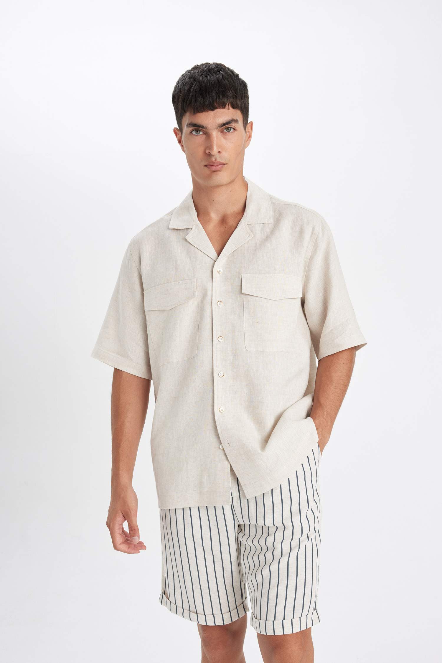 شورت برمودا من الكتان