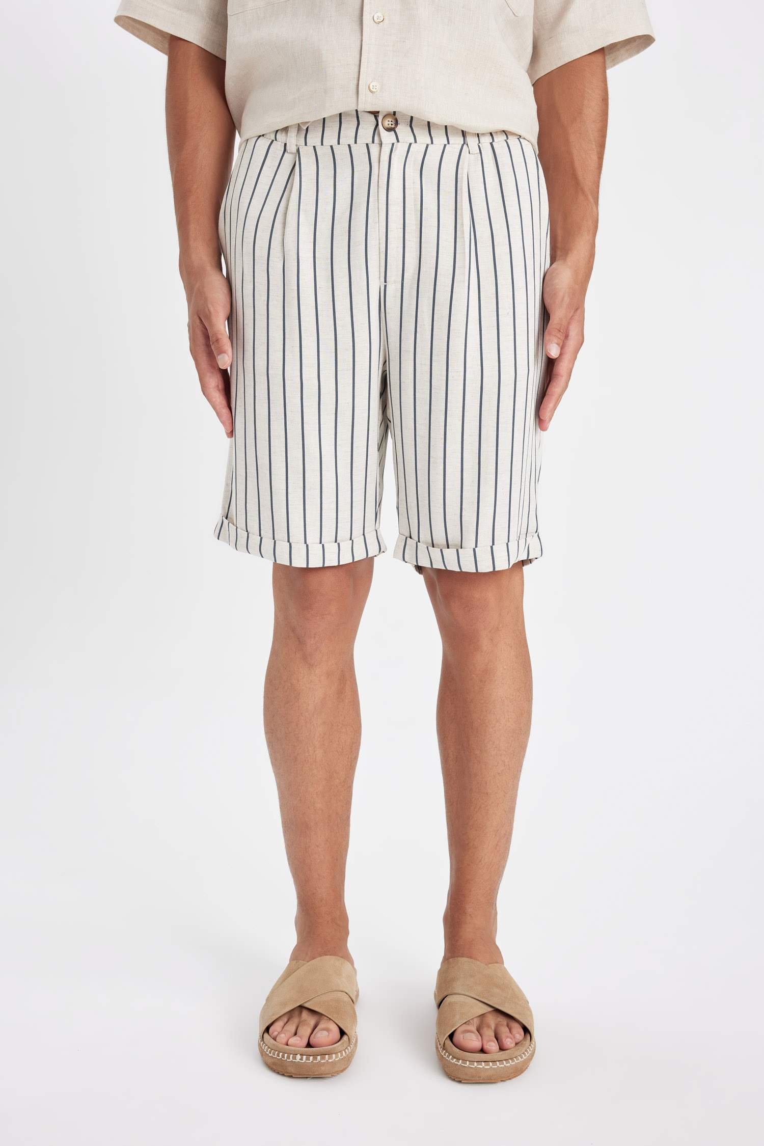 شورت برمودا من الكتان