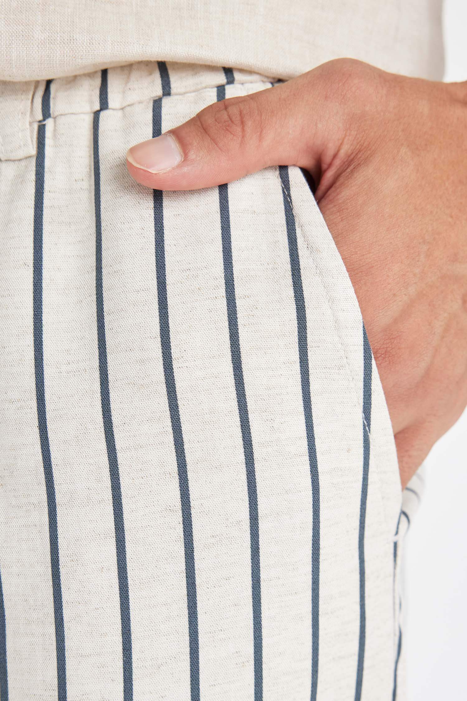 شورت برمودا من الكتان