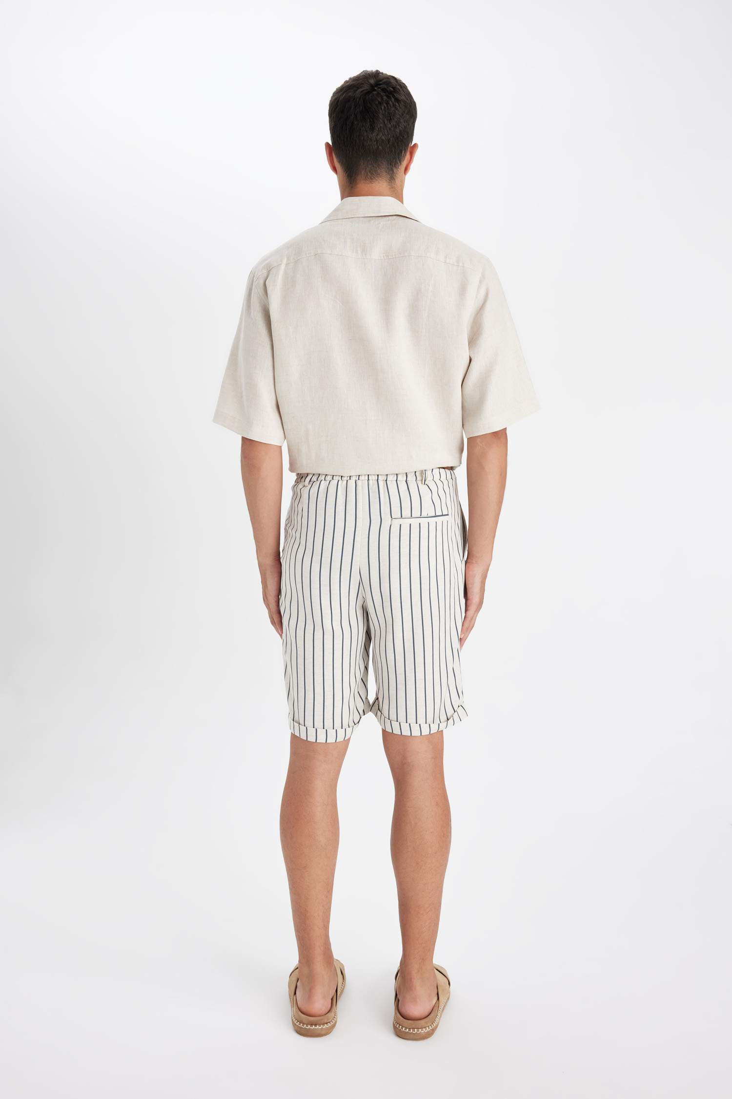 شورت برمودا من الكتان