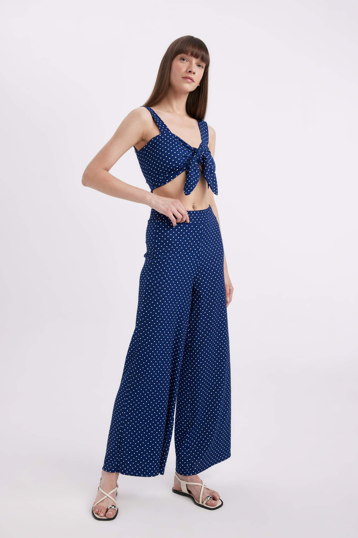 بنطرون منقط منسوج وايد ليج برجل واسع