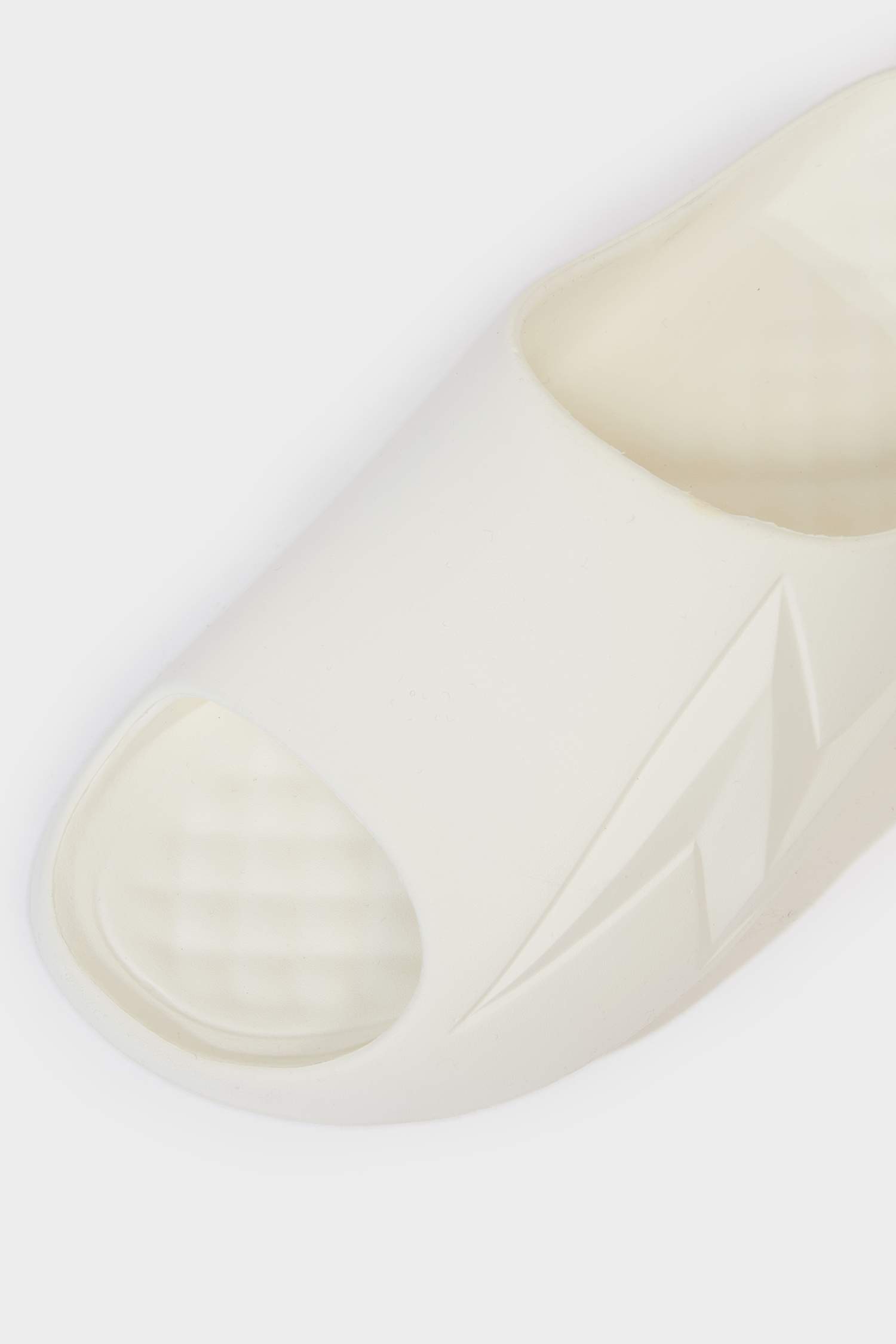 شبشب رجالي بكعب سميك بشريط مفرد