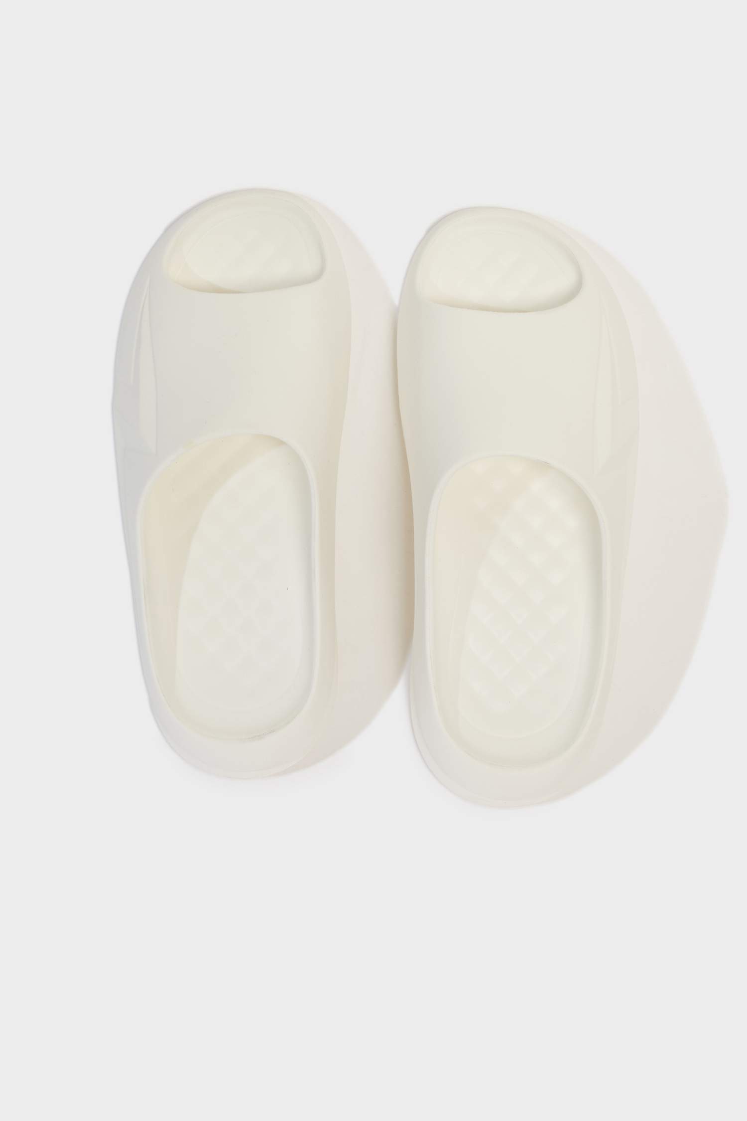 شبشب رجالي بكعب سميك بشريط مفرد