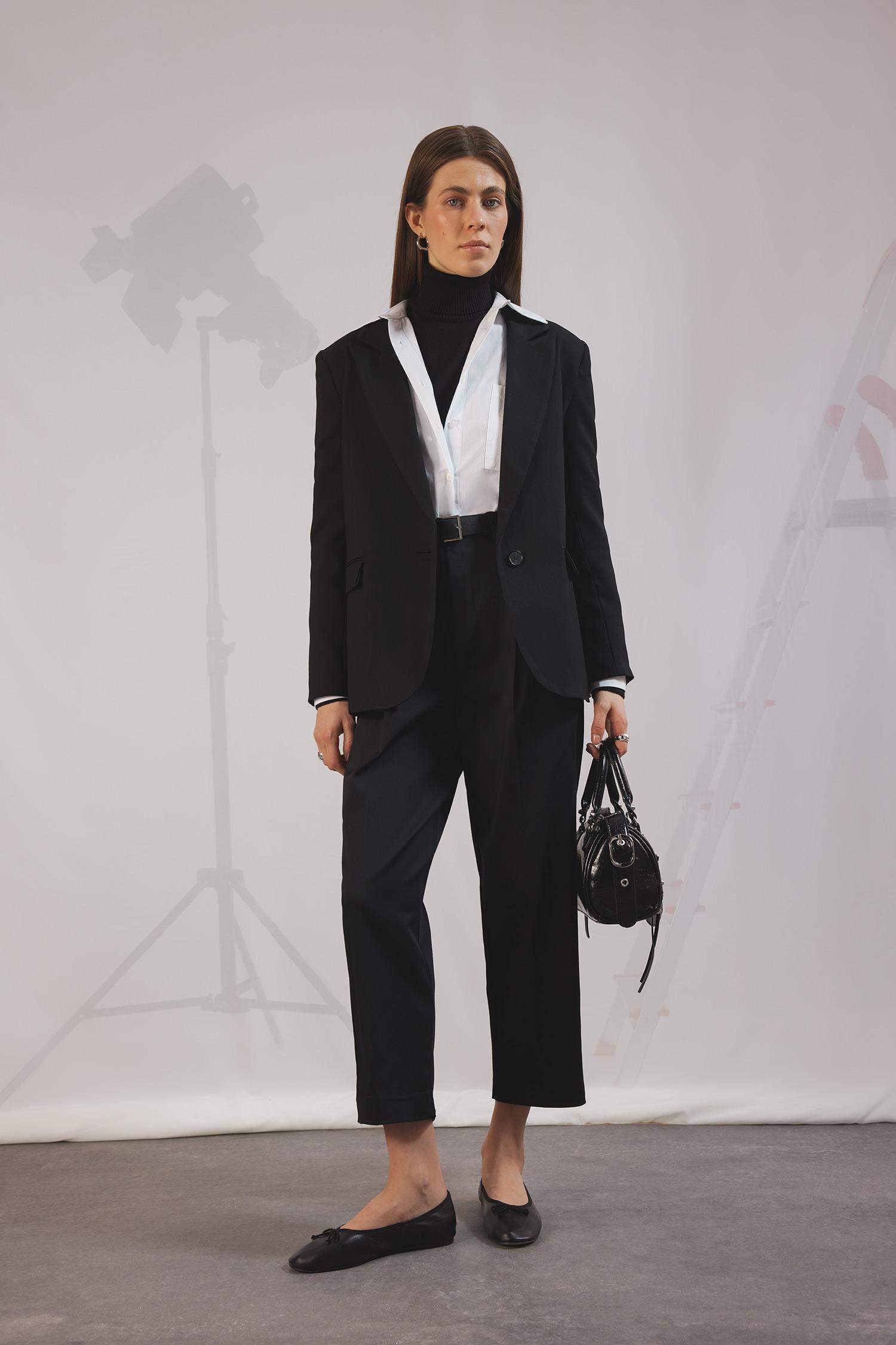 Carrot Fit Kemerli Klasik Pantolon Siyah Yüksek Bel Dar Paça Piliseli Basic Düz Kısa Paça